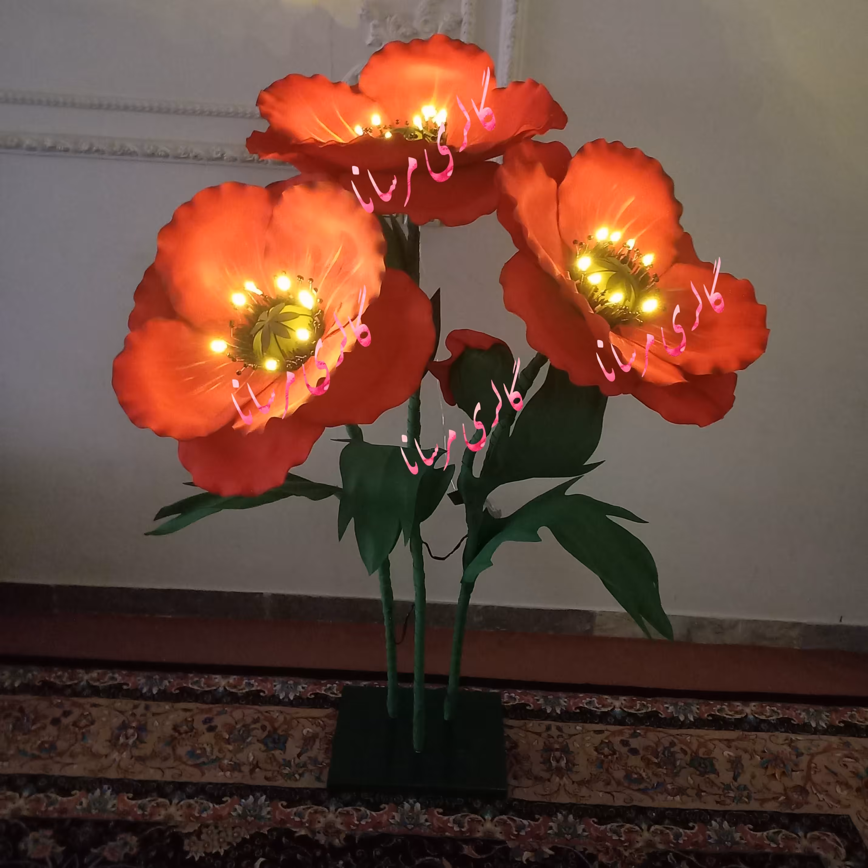 گل شقایق قرمز باارتفاع 150سانت سه شاخه گل کامل همره با یک عدد غنچه  ارسال این محصول بااتوبوس و هزینه با مشتری و پسکرایه