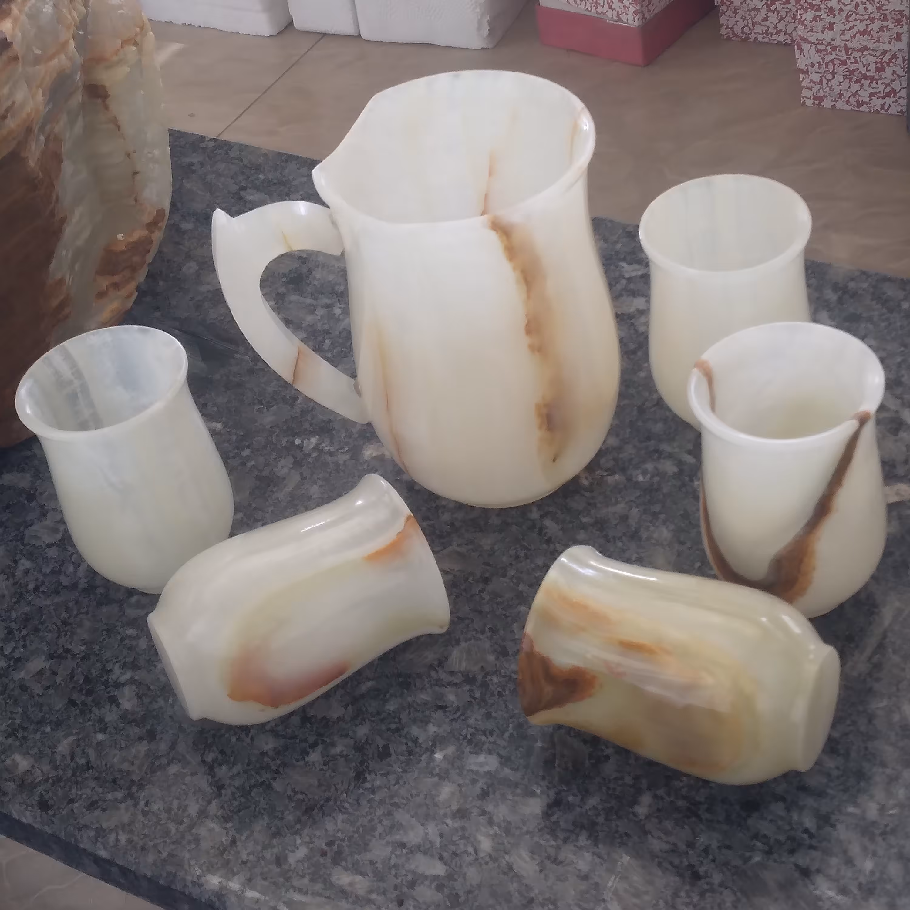 پارچ و لیوان سنگی مرمر .                                                                    قابل استفاده  