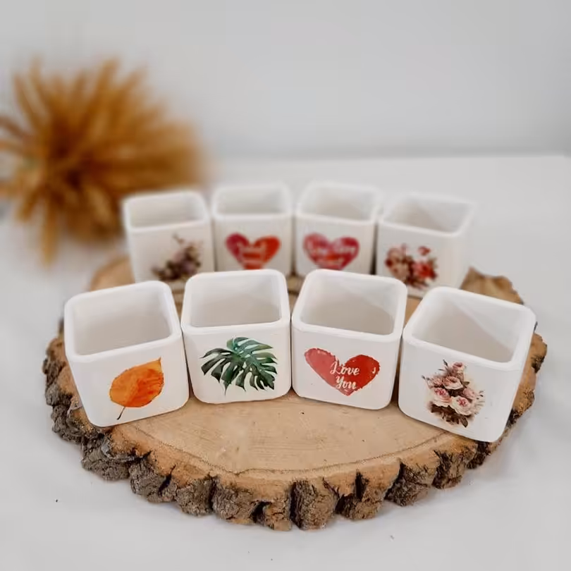 گلدان مربع طرح دار(کارتن50عددی)دونه ای 6000ت سفید گل چینی وگل مصنوعی