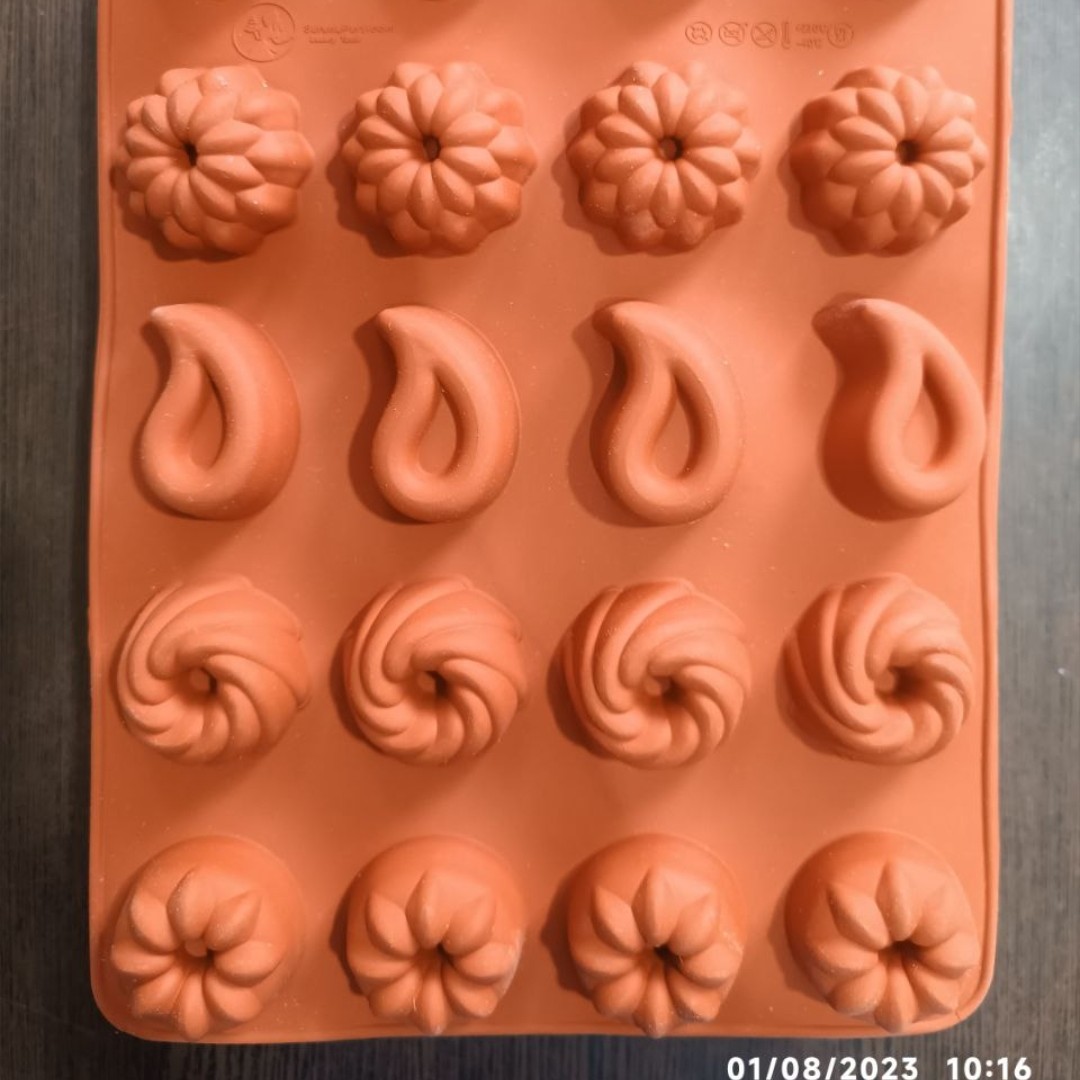 قالب سیلیکون حلوایی برشتوک شیفون دار