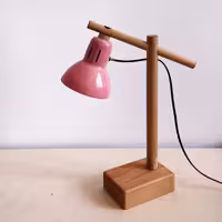 چراغ مطالعه چوبی صورتی کِلارن