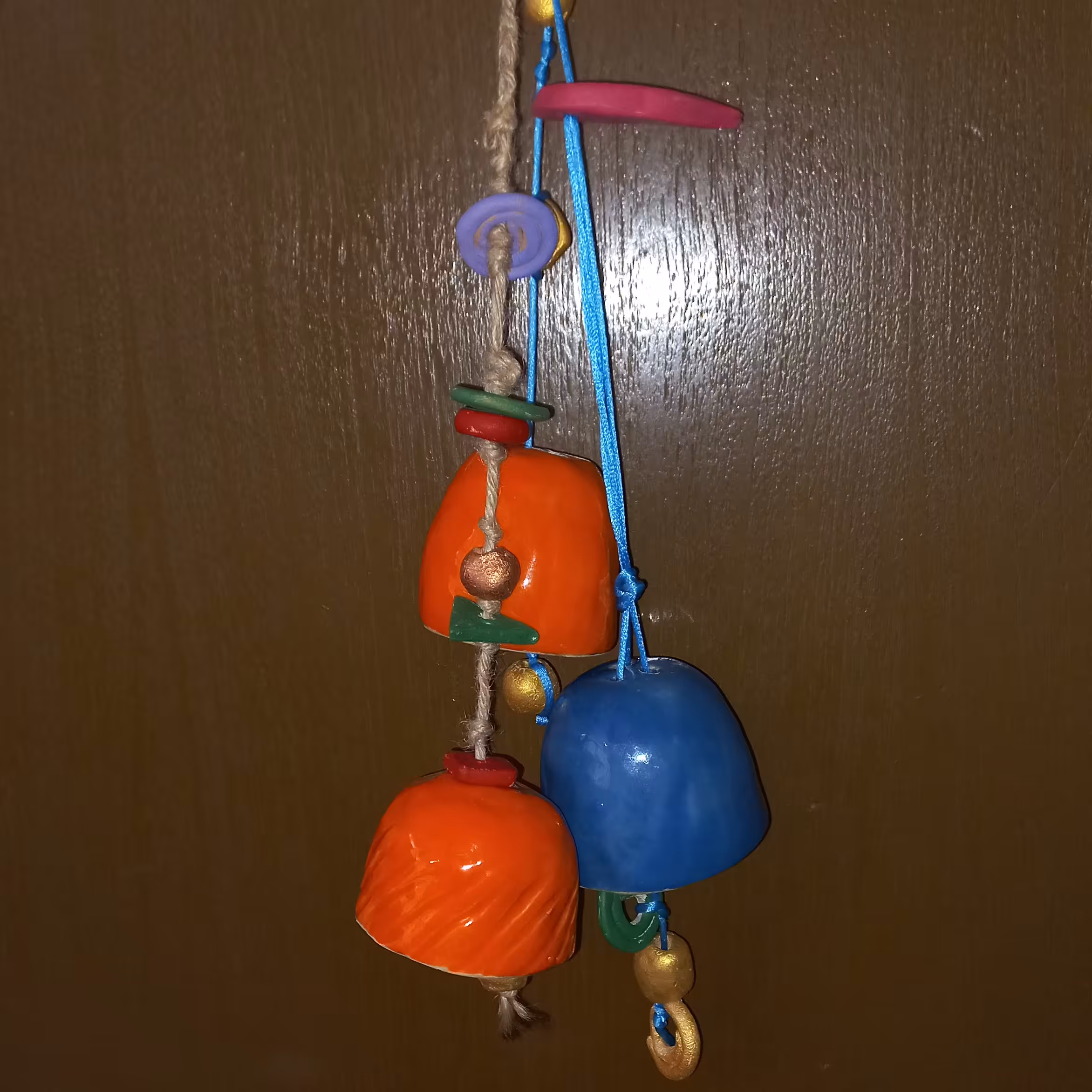 اویز زنگوله  رنگ نارنجی   و آبی دکوری قابل استفاده در اتاق کودک و ...