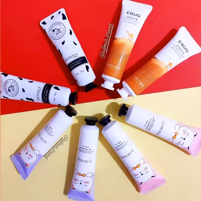 کرم مرطوب کننده 30 گرمی عطری و شیرگاو و روغن شتر ارسال رندوم