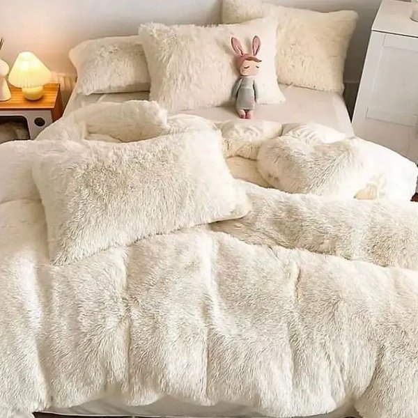 روتختی خزدار دونفره درجه یک 8 تیکه خز کوتاه خواب خز  1 سانتی متر کرم