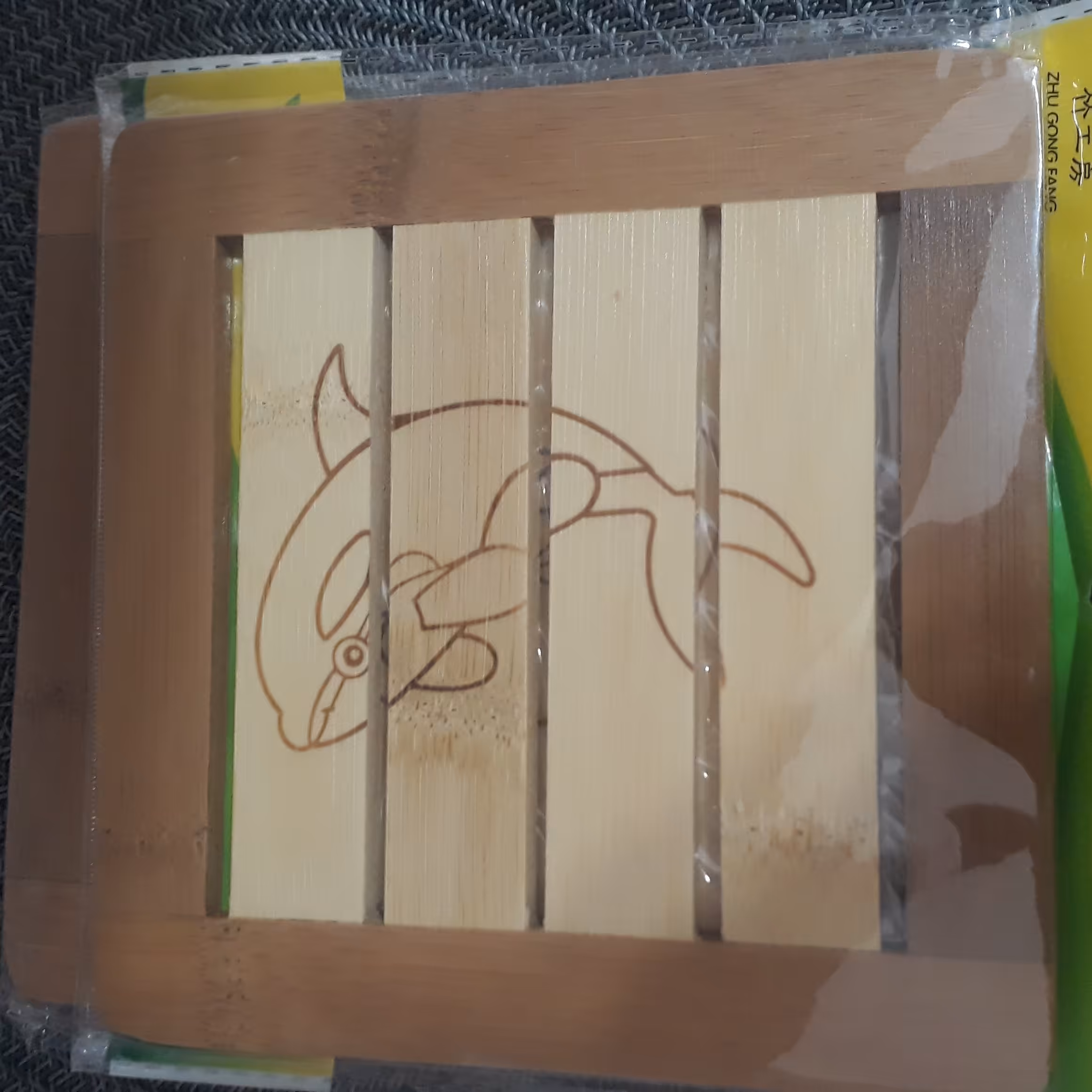 زیر بشقابی چوبی