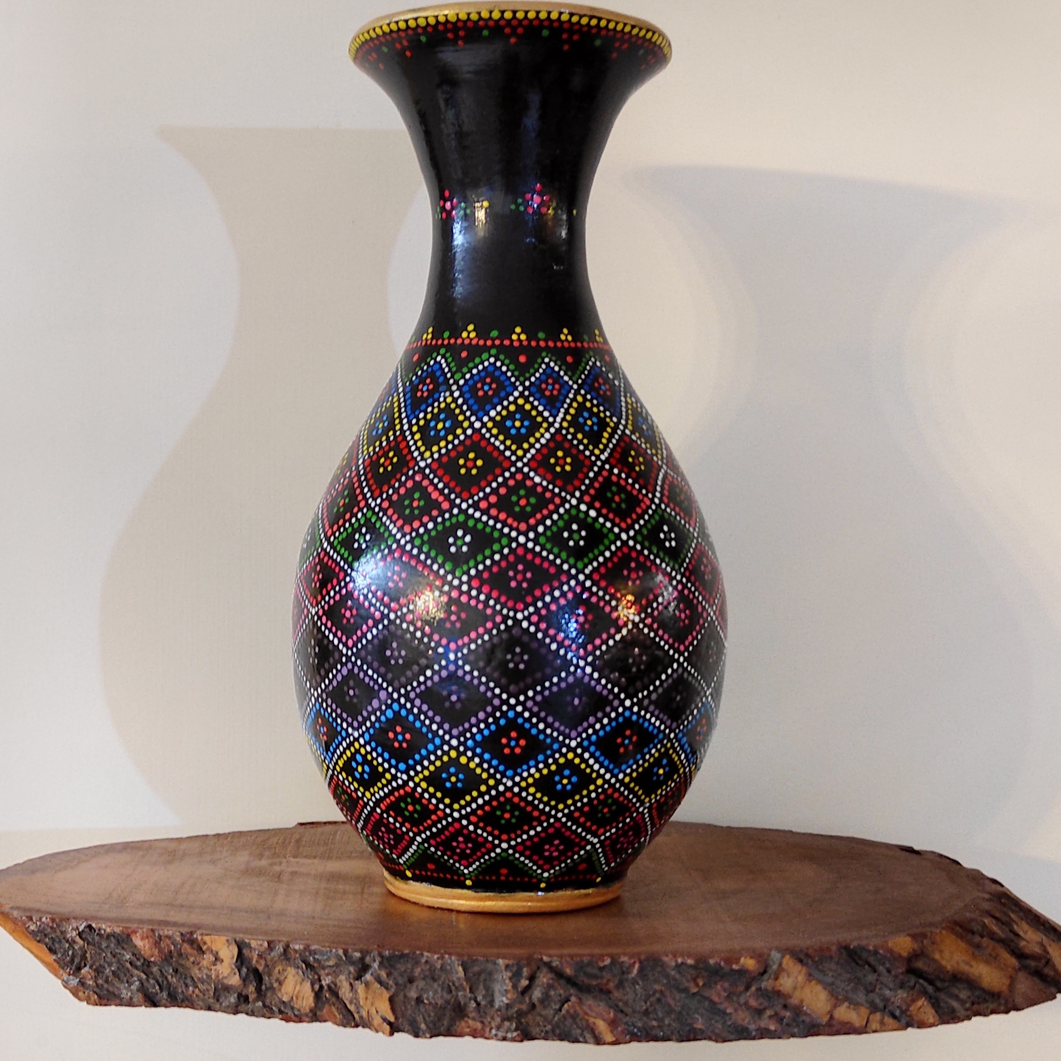 گلدان سفالی نقطه کوبی