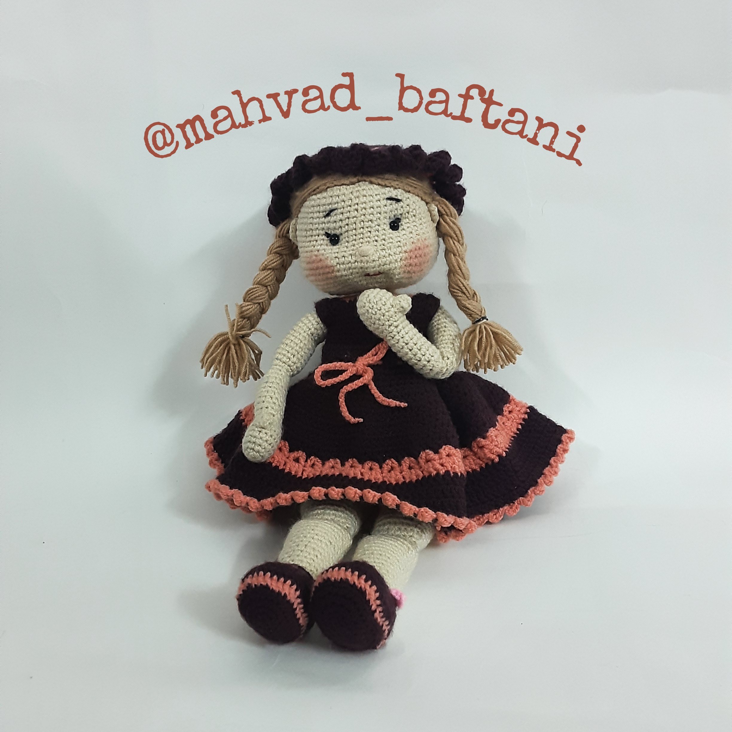 عروسک بافتنی دختر  سوگل 