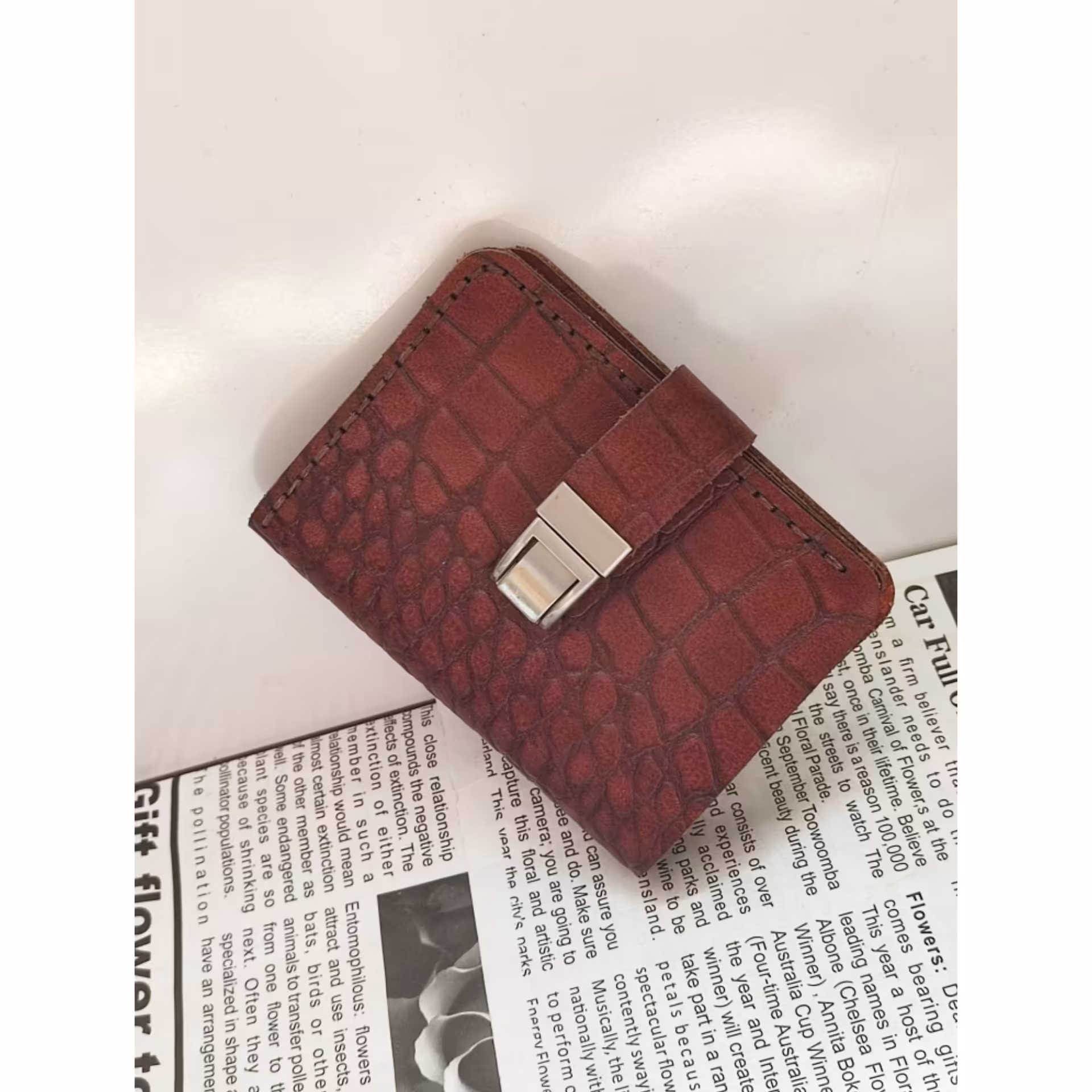 کیف پول کوچیک با قفل چرم گاوی