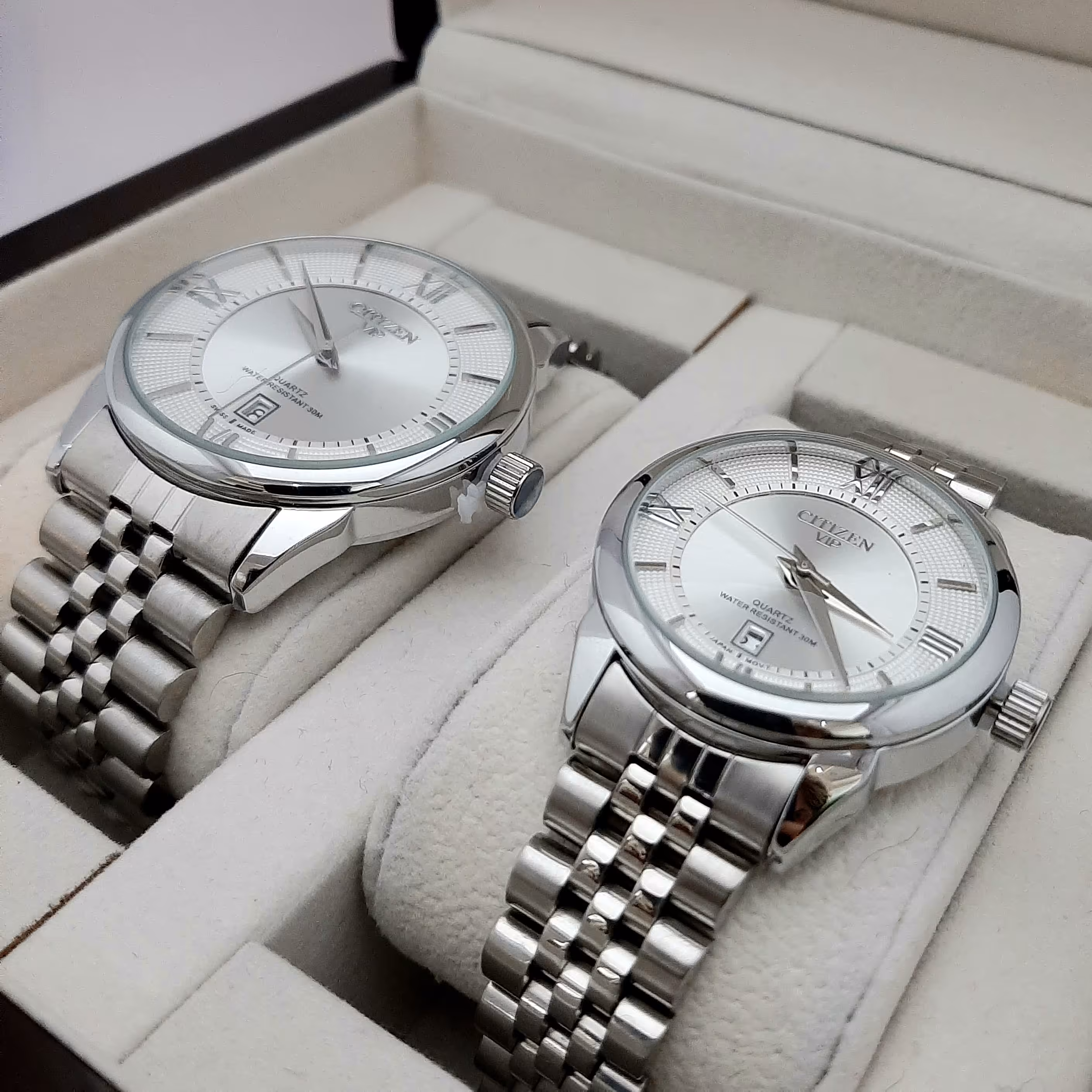 ساعت مچی ست  عقربه ای  CITIZEN VIP  سیتیزن وی آی پی  مردانه و زنانه  سیلور آکبند   تک موتوره  ساعت عبدی 