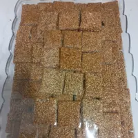 سوهان عسلی یا به قول مازندرانیها پشت زیک با کنجد دو آتیشه