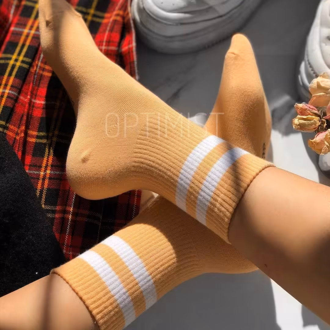 جوراب دوخط زمینه کرم نیم ساق نخ پنبه