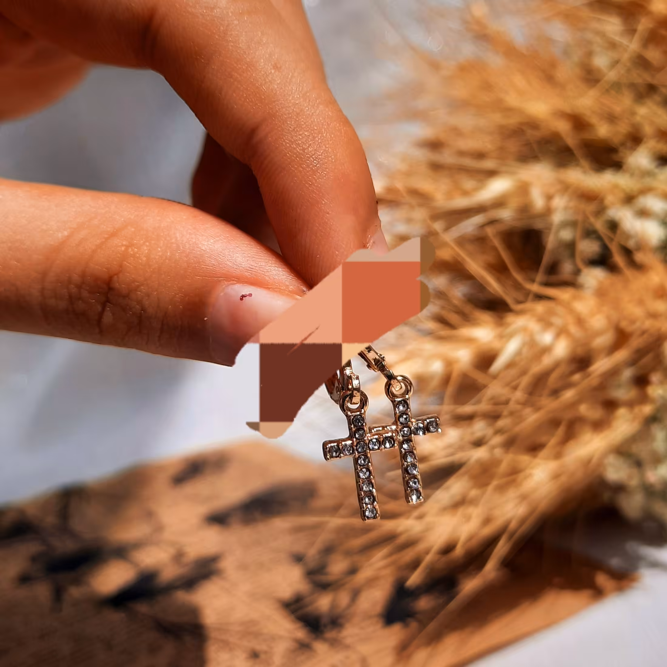 گوشواره صلیب ، ماه به