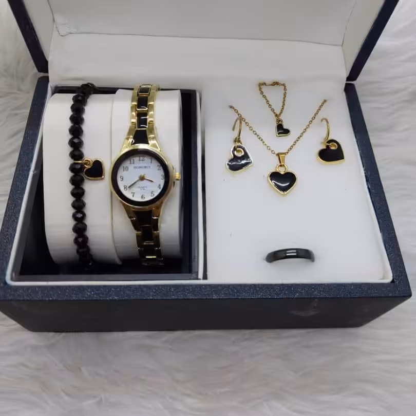 ست ساعت طرح سرامیکی مشکی طلایی و مجموعه دستبند تراش، نیم ست قلبی و گردنبند، آویز ساعت و حلقه مشکی 
مجموعا 6 تیکه 
کیفیت 