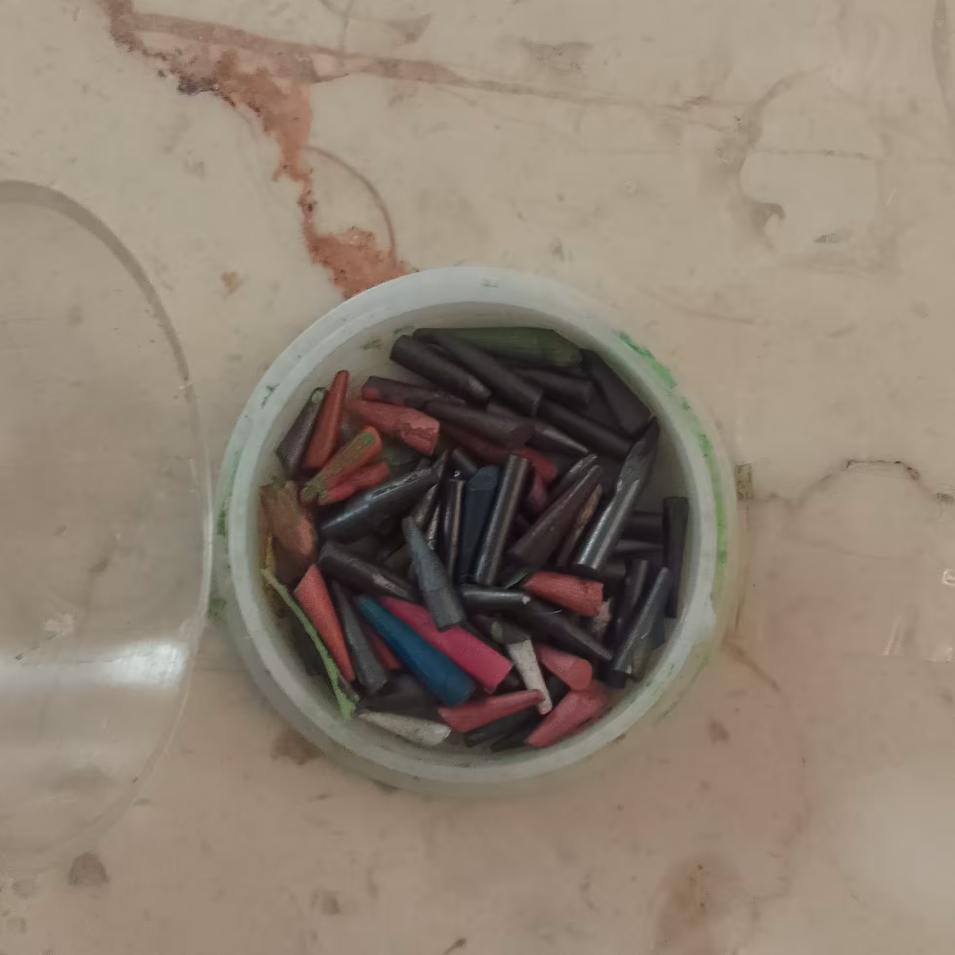 نوک مداد رنگی شکسته تزئینی دکوری تزیینی 