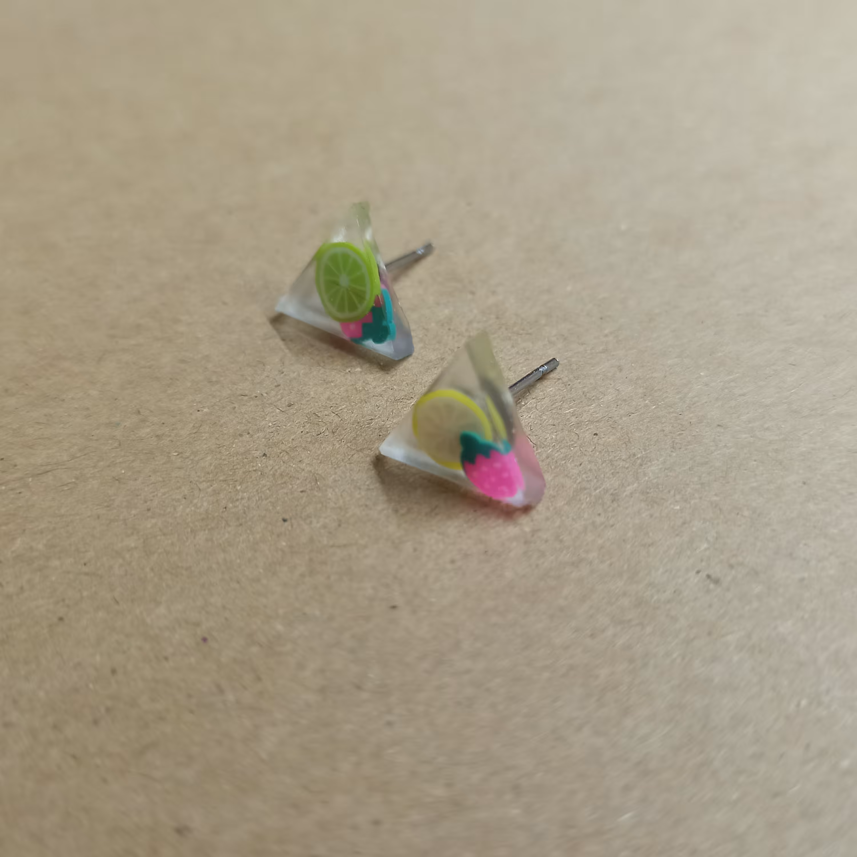 گوشواره میخی استیل مثلثی میوه ای