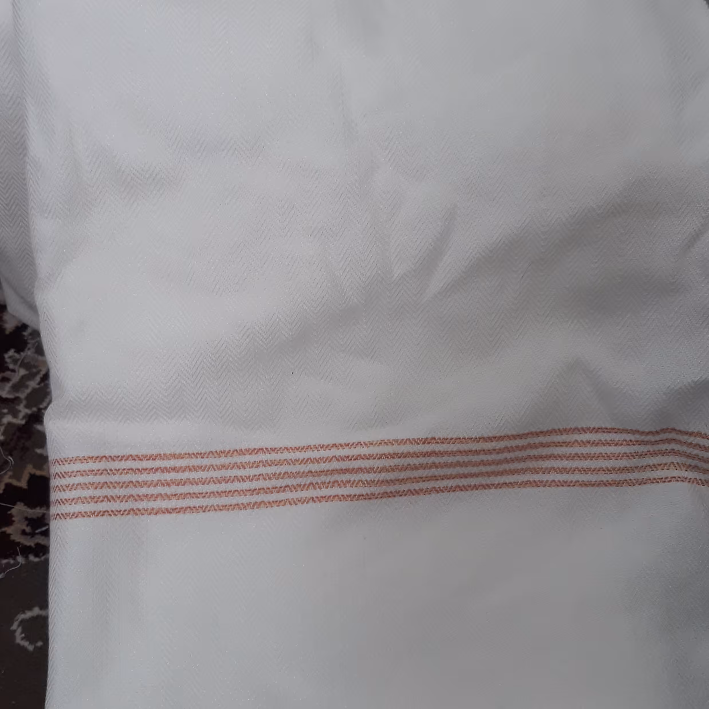 حوله حمام سفید