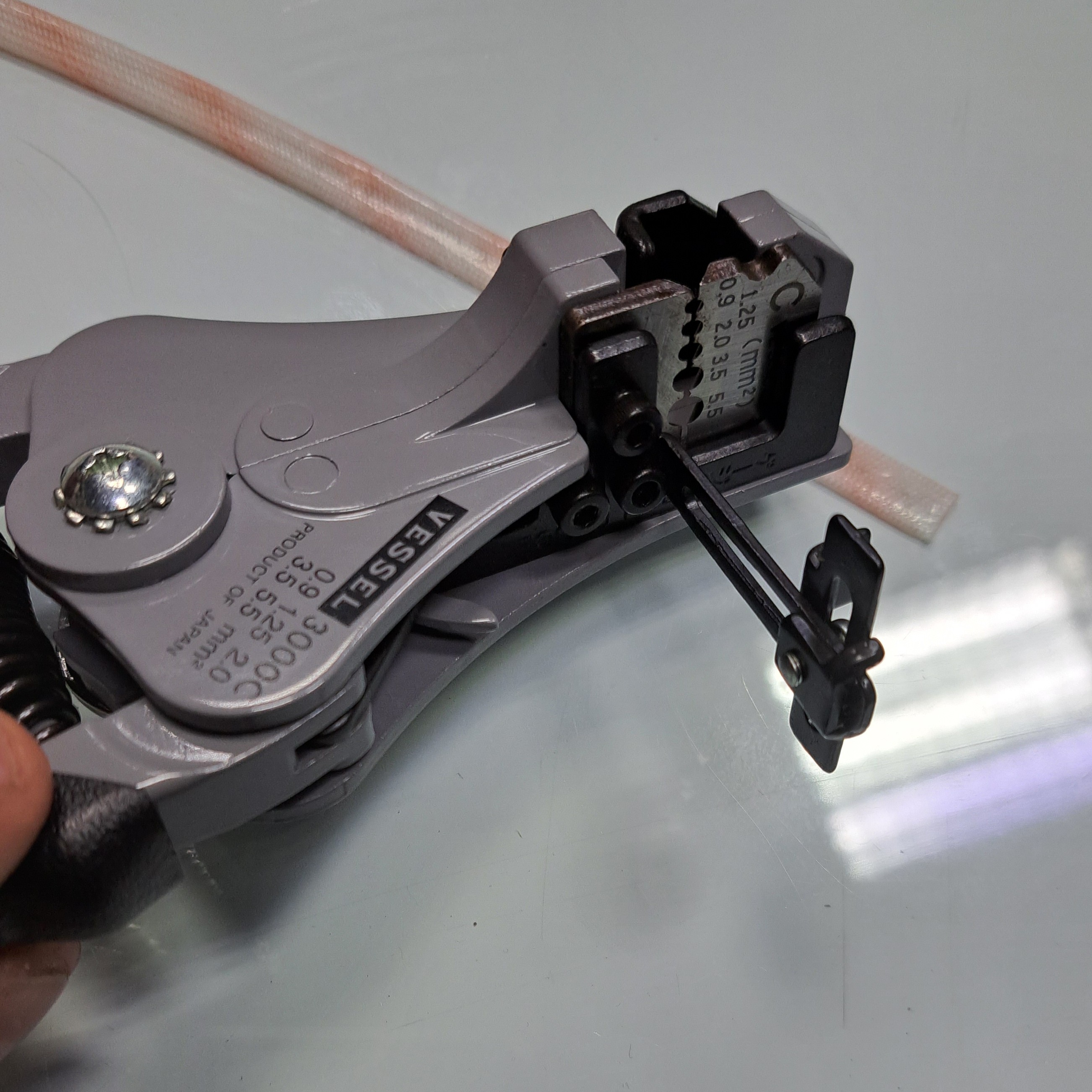 سیم لخت کن ژاپنی 