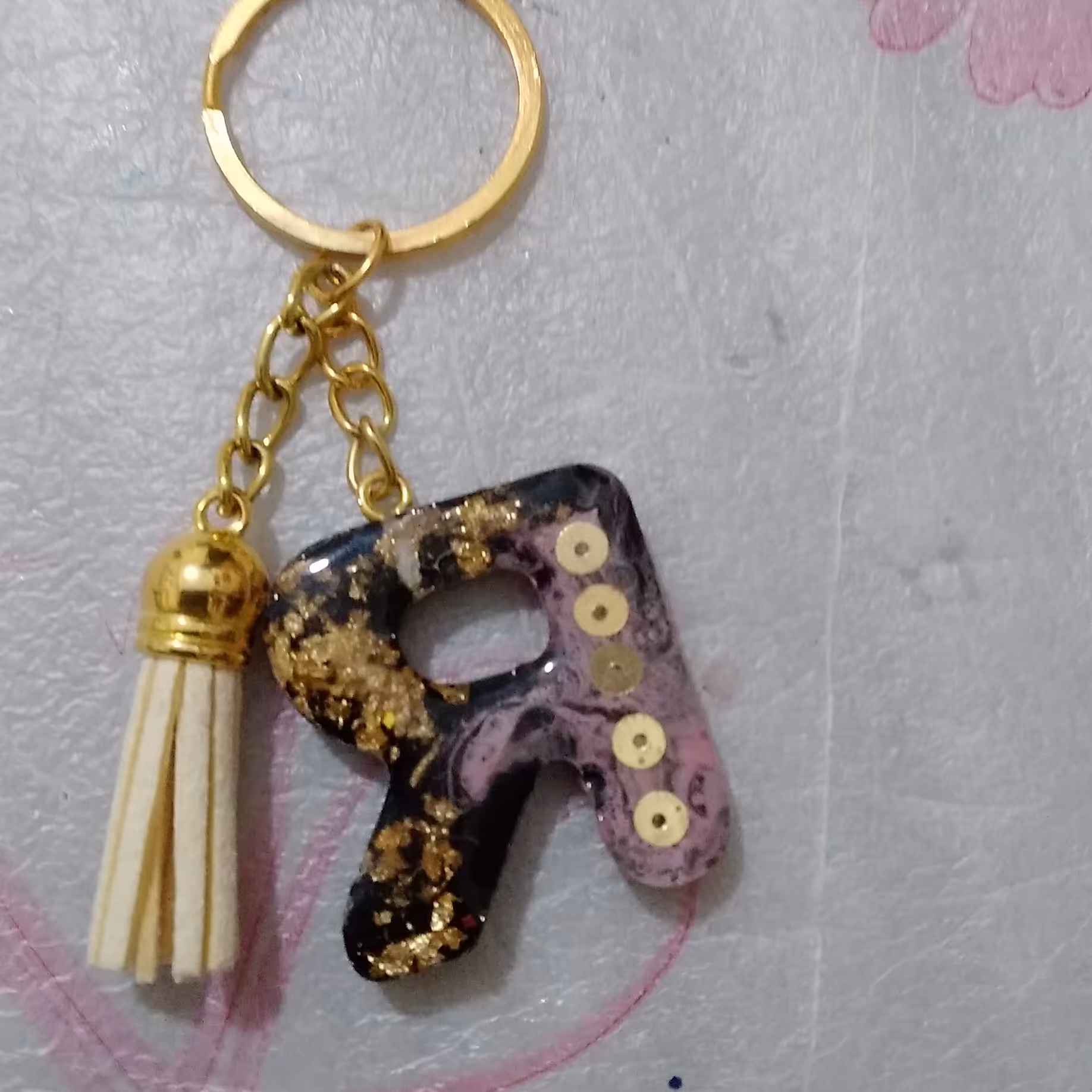 جاکلیدی رزینی حرف R منگوله دار