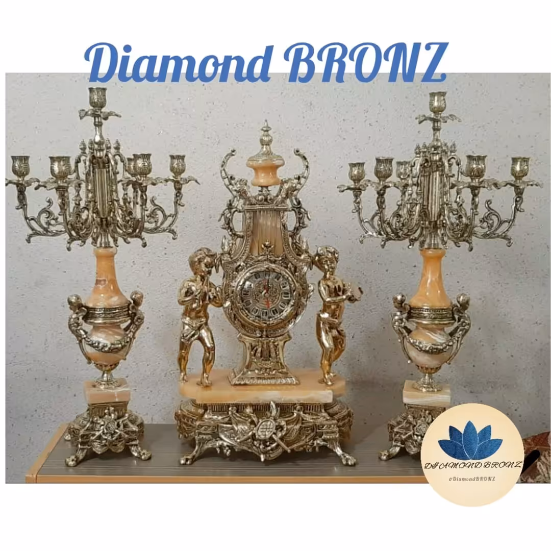 ساعت شمعدان مدل سلطنتی مجسمه قلمزنی پسرک با سنگ مرمریت پرنغالی