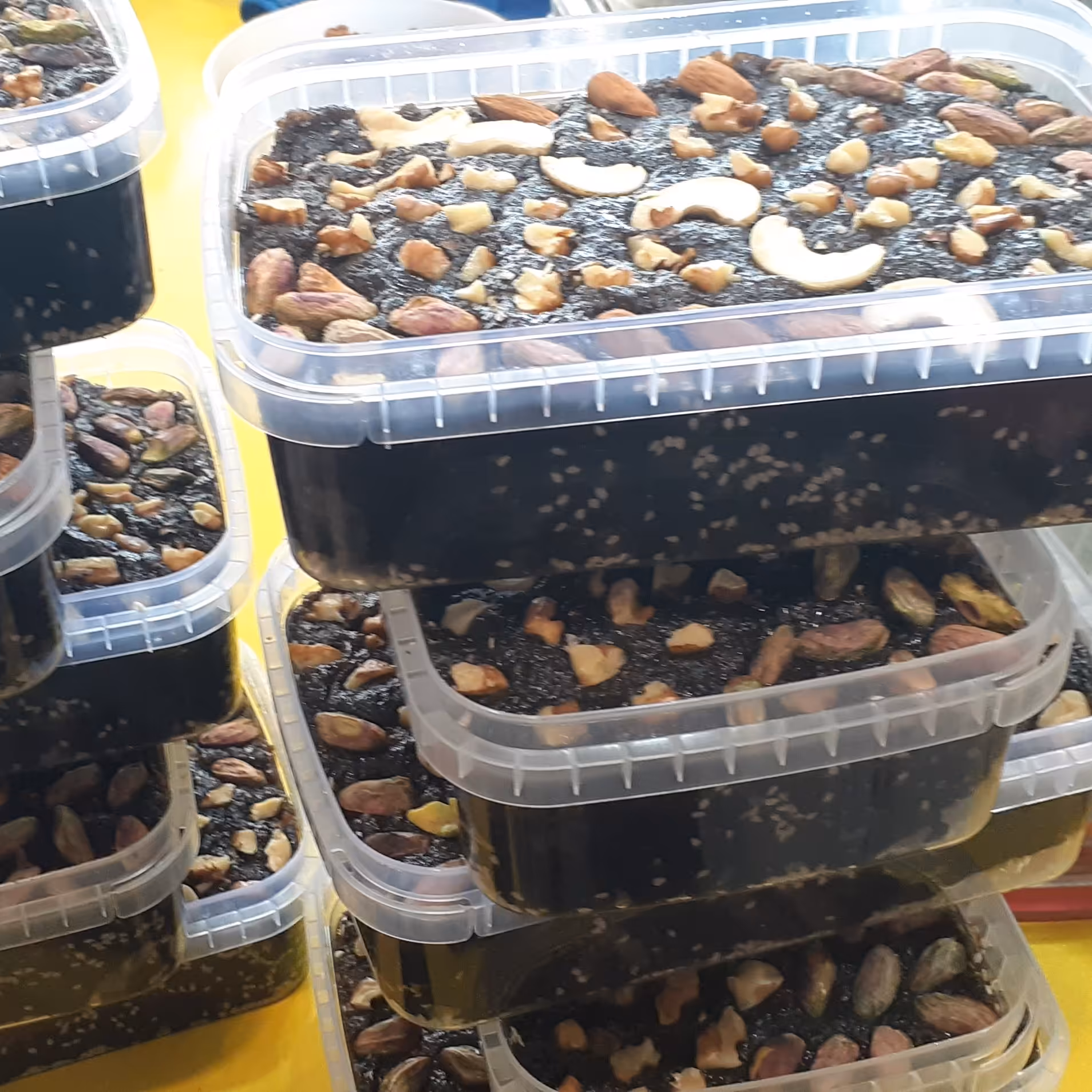 حلوا سیاه برشته شده مغزدار مخصوص با ماندگاری بالا ( 1 کیلویی )