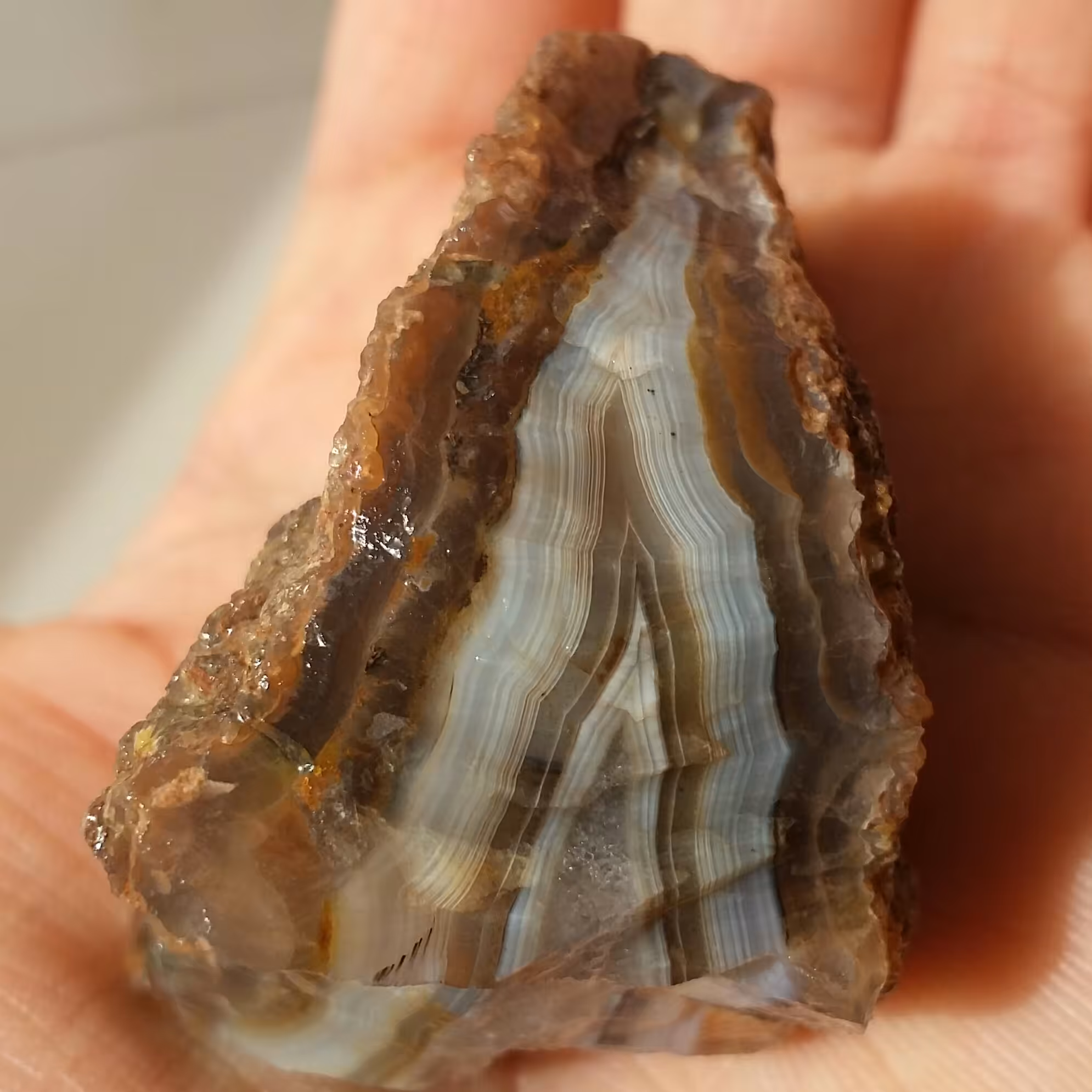 سنگ راف عقیق سلیمانی 3بعدی رنگی خاص و تک 100 در 100 طبیعی شاااهکار خلقت