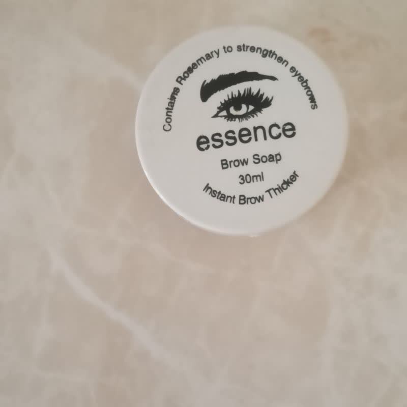 ژل  لیفت ابرو essence


 