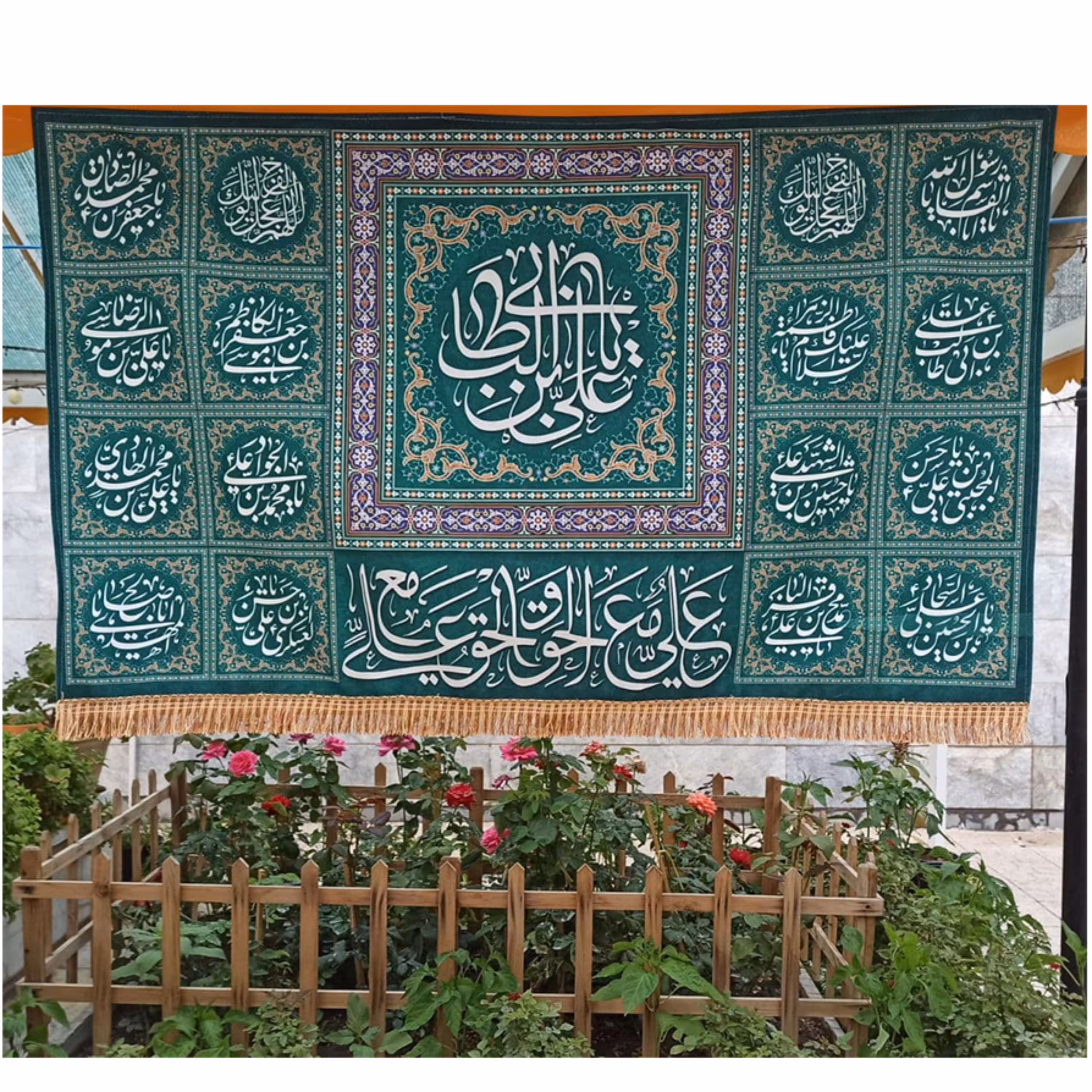 پرچم مخمل چاپ دیجیتال طرح علی مع الحق و الحق مع علی همراه اسامی14 معصوم1-1