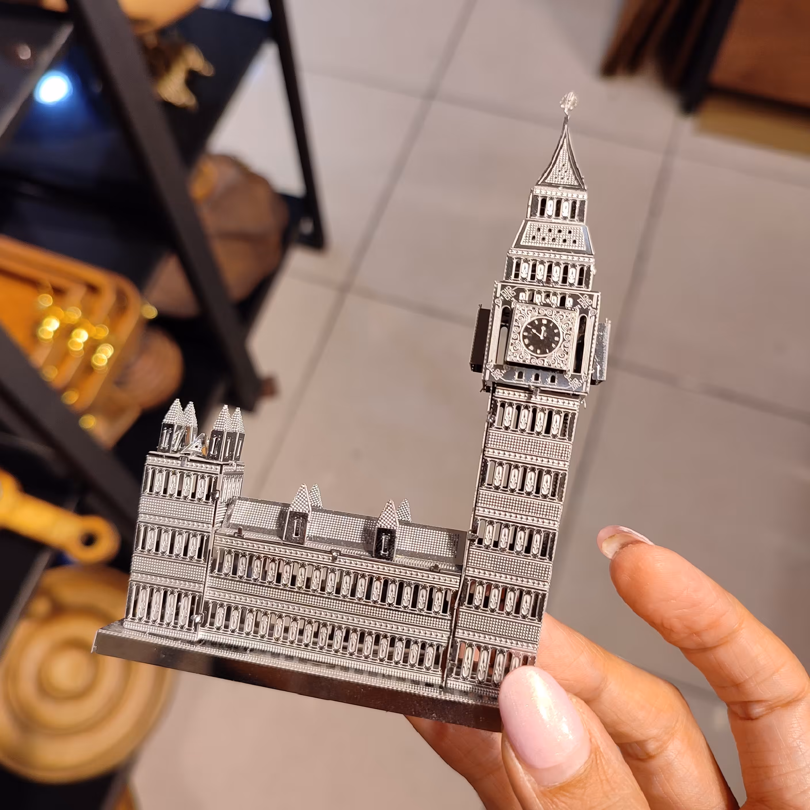 ماکت دکوری دستساز مدل پارلمان انگلیس استیل رنگ ثابت  بدون پایه ویترینی