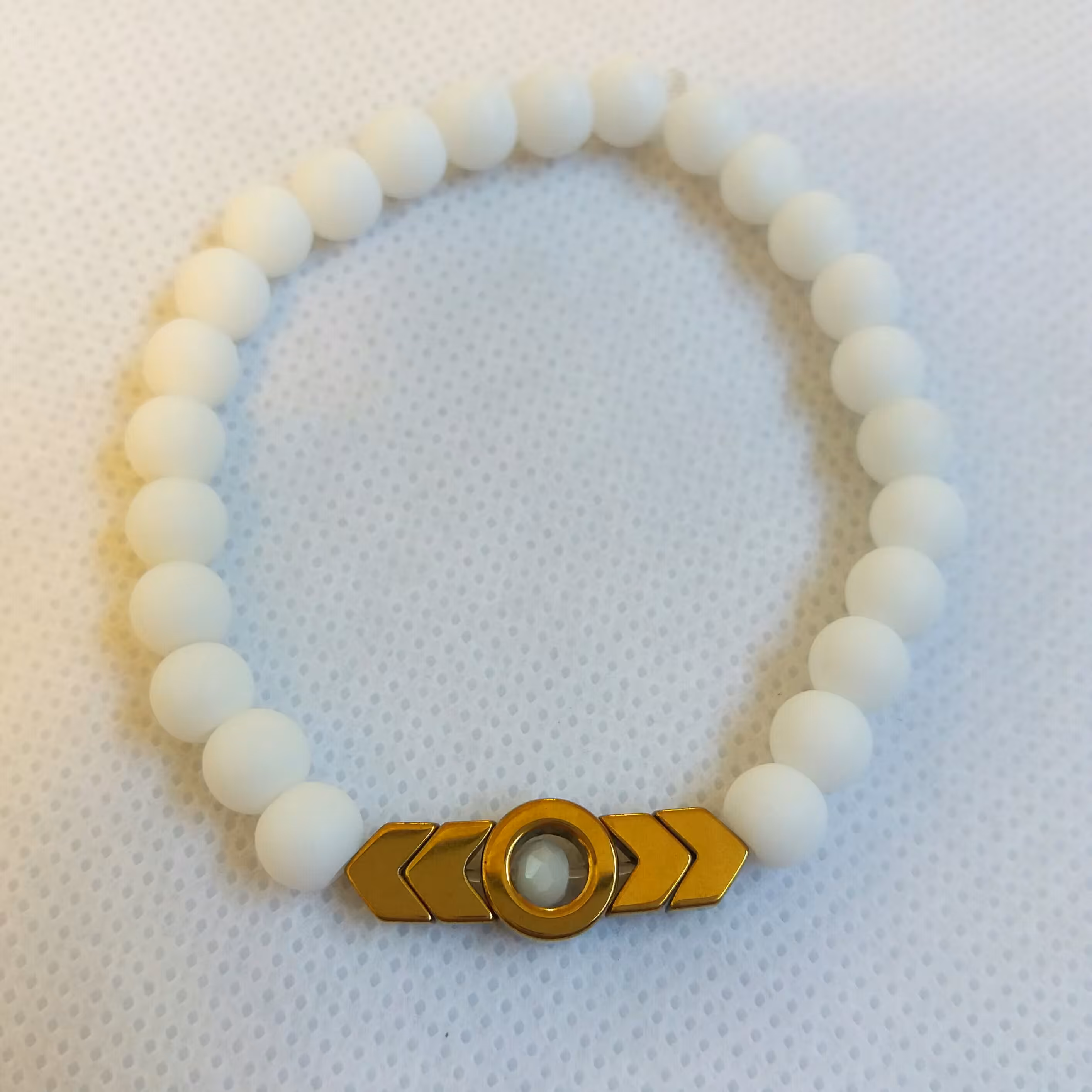 دستبند اونیکس سفید و حدید دایره و فلش