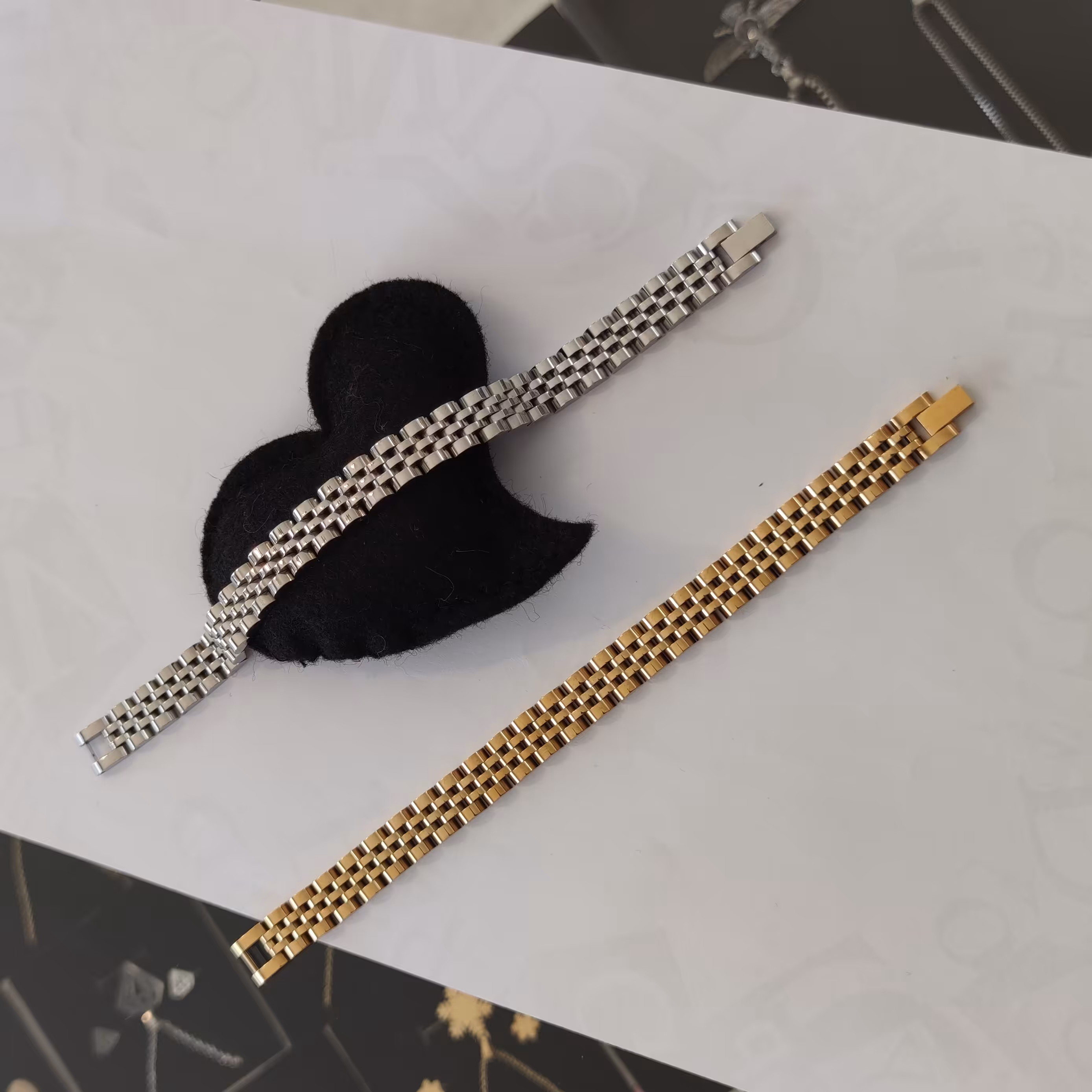 دستبند استیل زنانه و مردانه . کیفیت رنگ فوق العاده.پرفروش