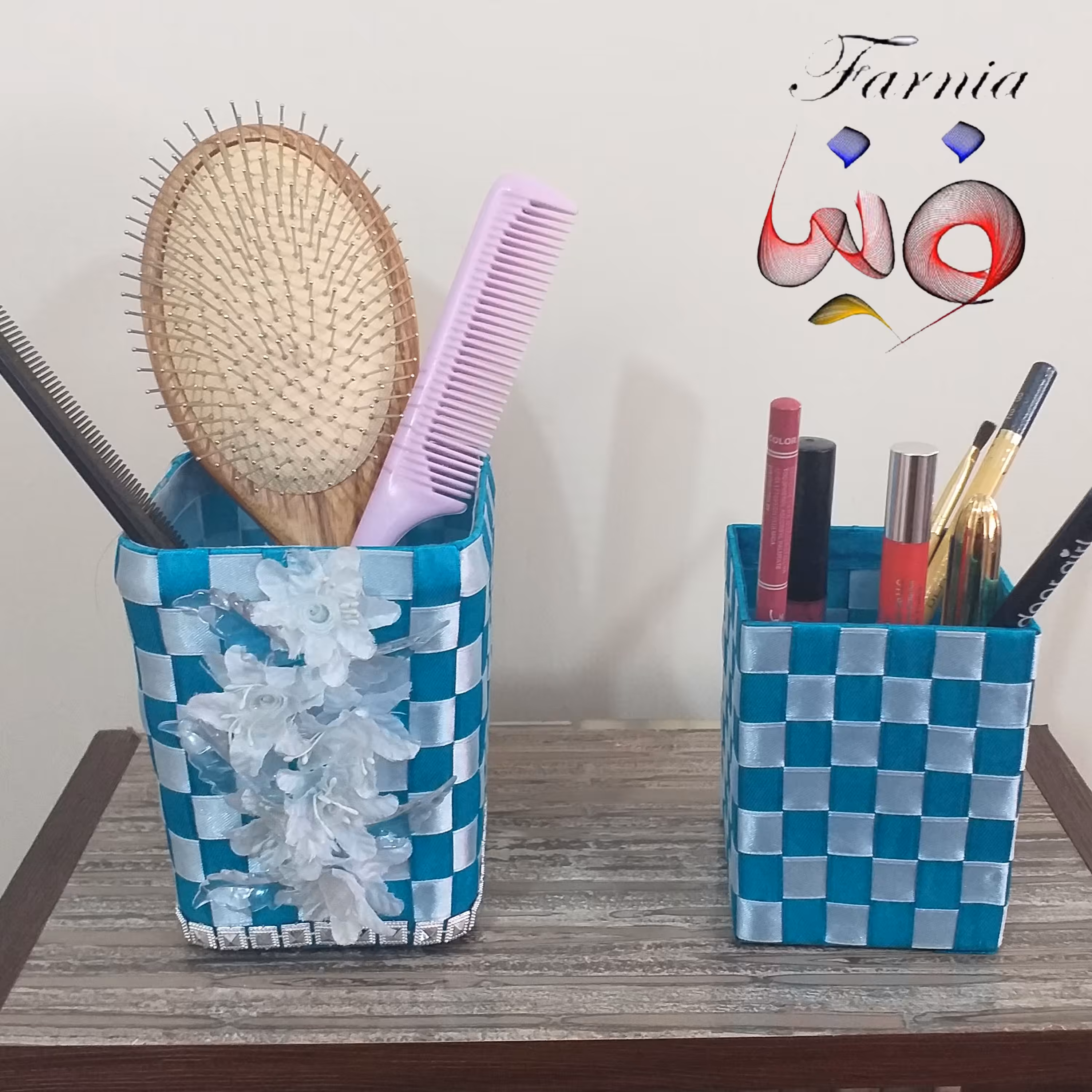 استند لواز آرایش و برس