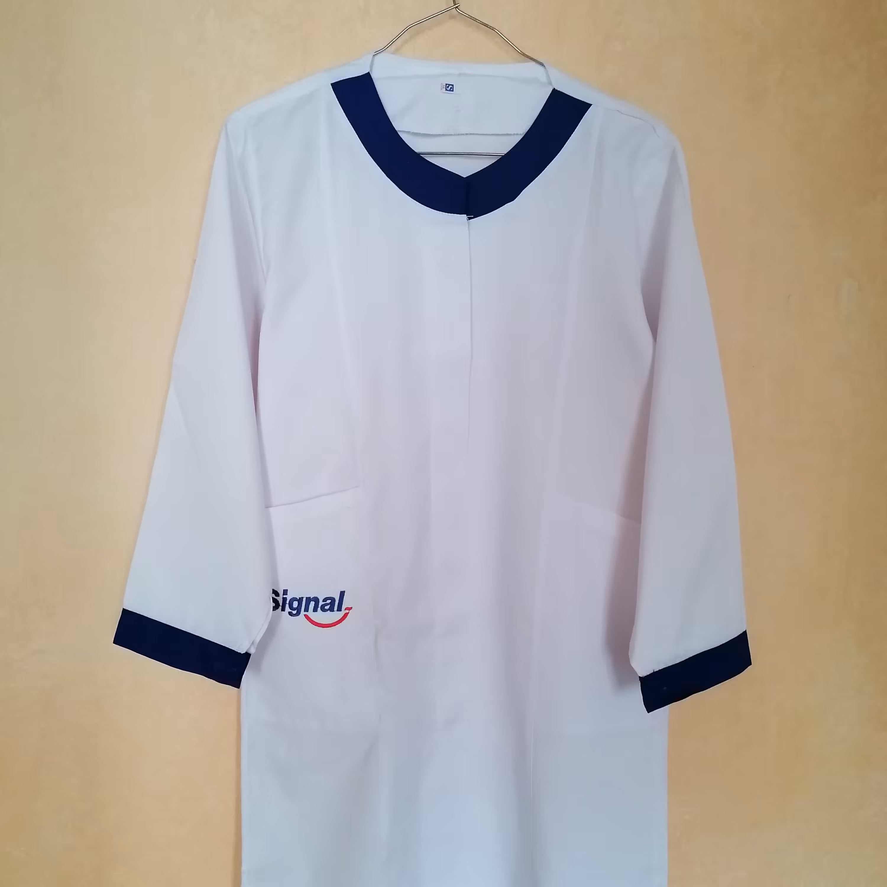 روپوش کار  سفید جنس عالی لباس کار داروخانه و آزمایشگاه 