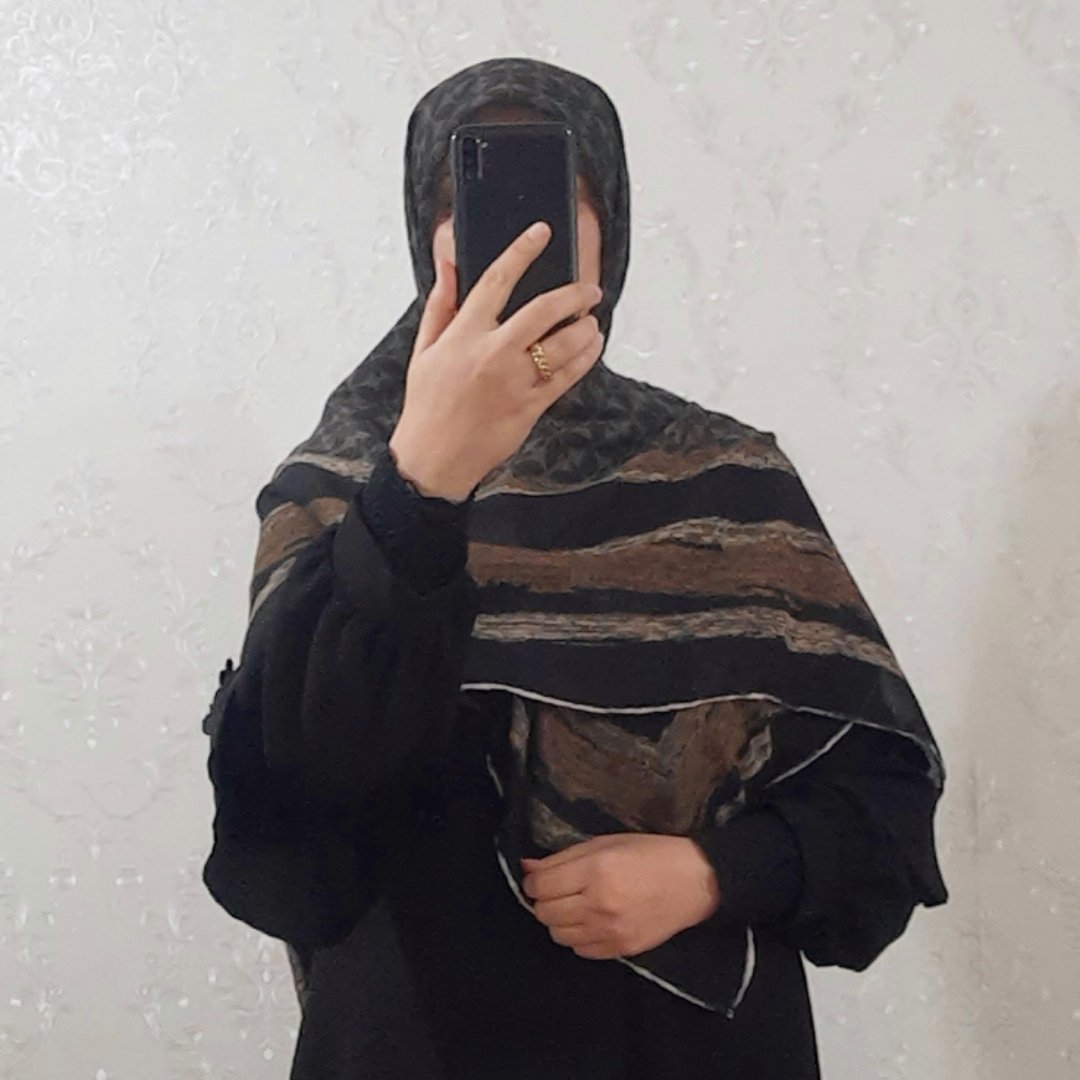 روسری نخی پاییزه(1)،قواره 120،دوردست دوز ،ایستایی خیلی خوبی داره،مناسب پاییز وزمستان