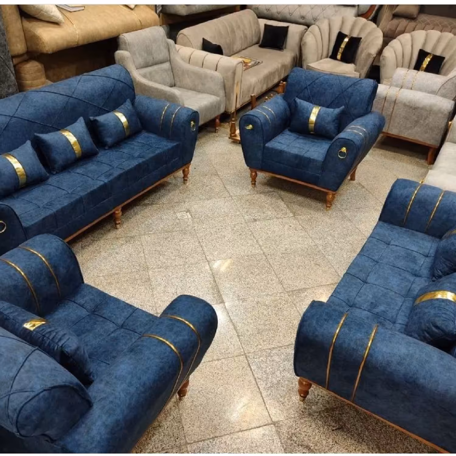 مبل اسکارلت، پارچه خارجی 