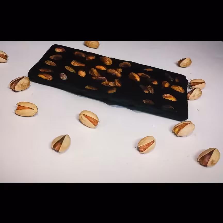 شکلات با مغز پسته