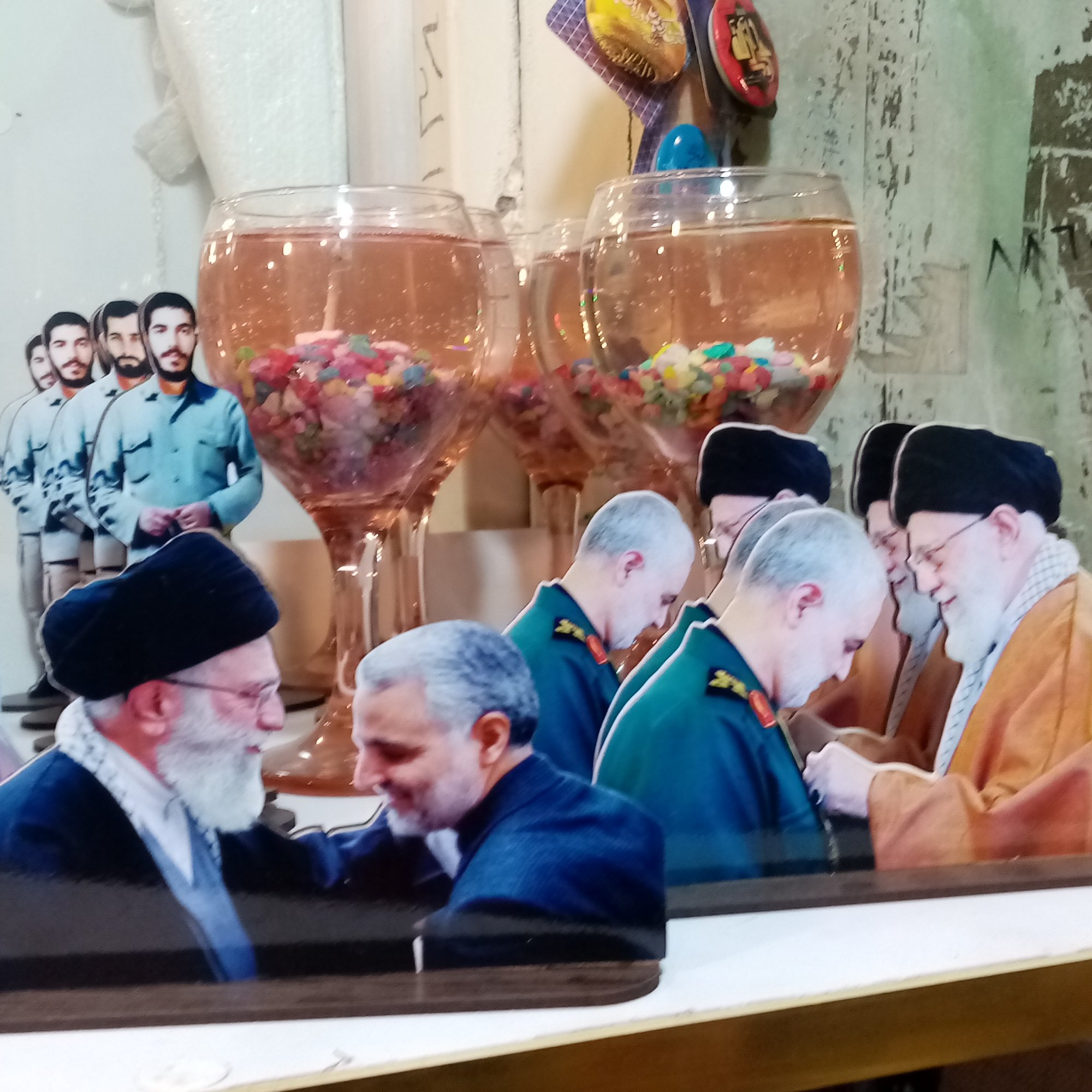 10 عدد تندیس چوبی رومیزی رهبر و سردار سلیمانی 3 بعدی
