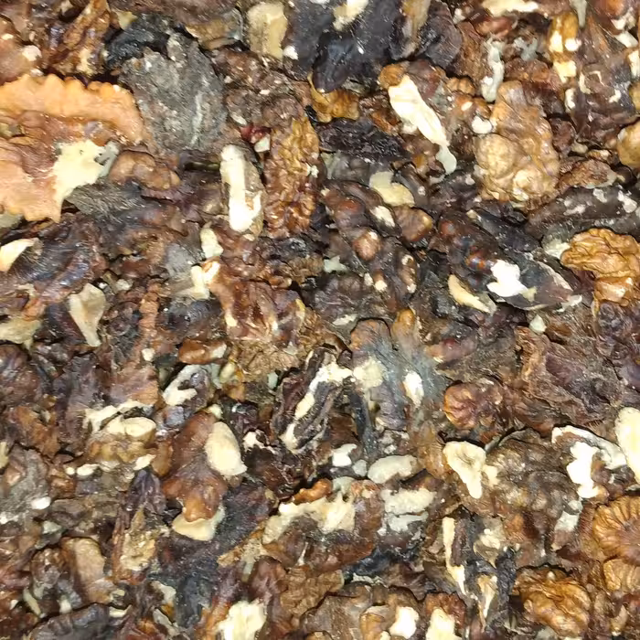 مغزگردو خورشتی محلی پر روغن ،محصول باغ