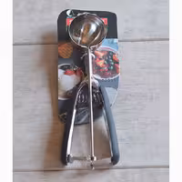 اسکوپ زن بستنی شنگیا