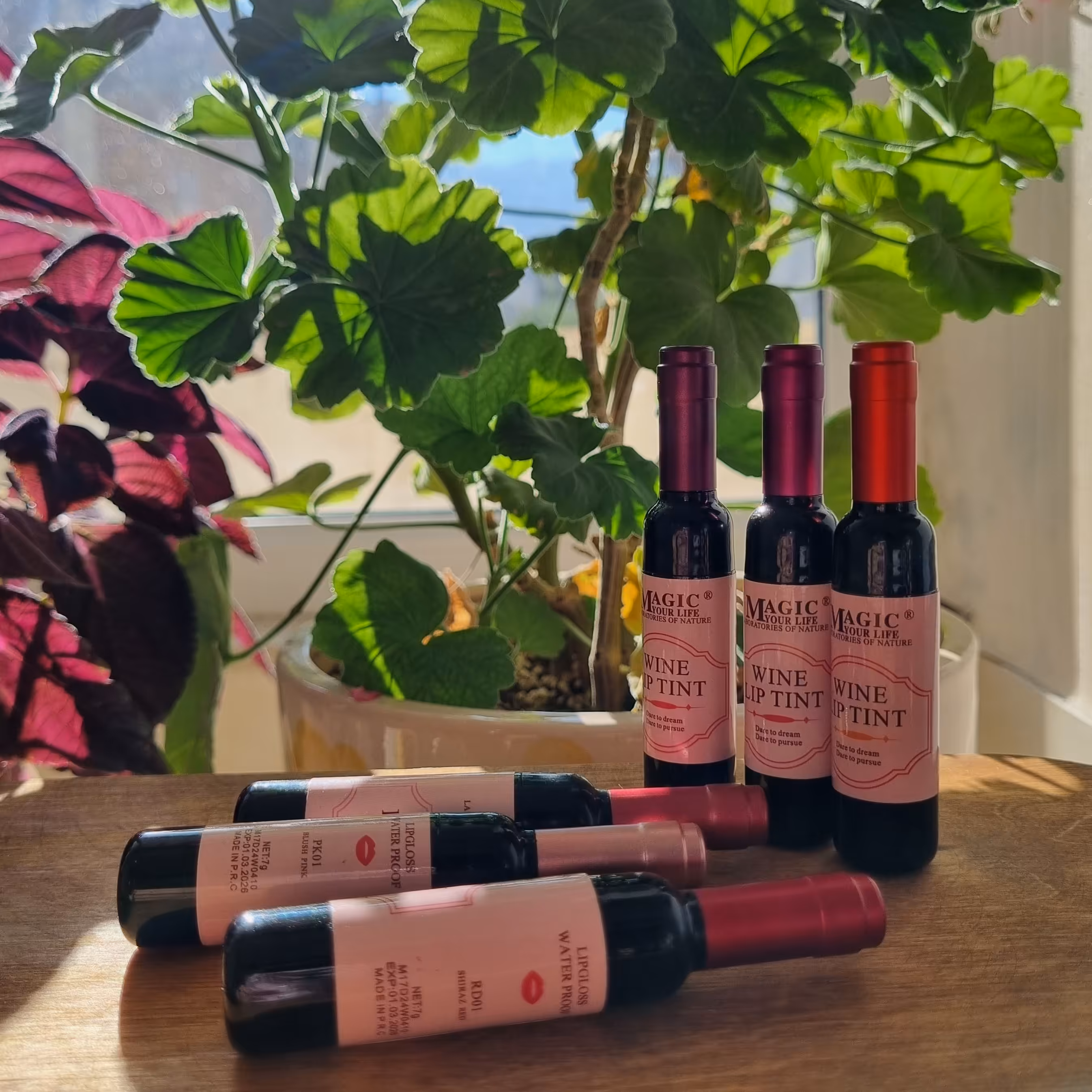 تینت لب شامپاینی موجود در شش رنگ 