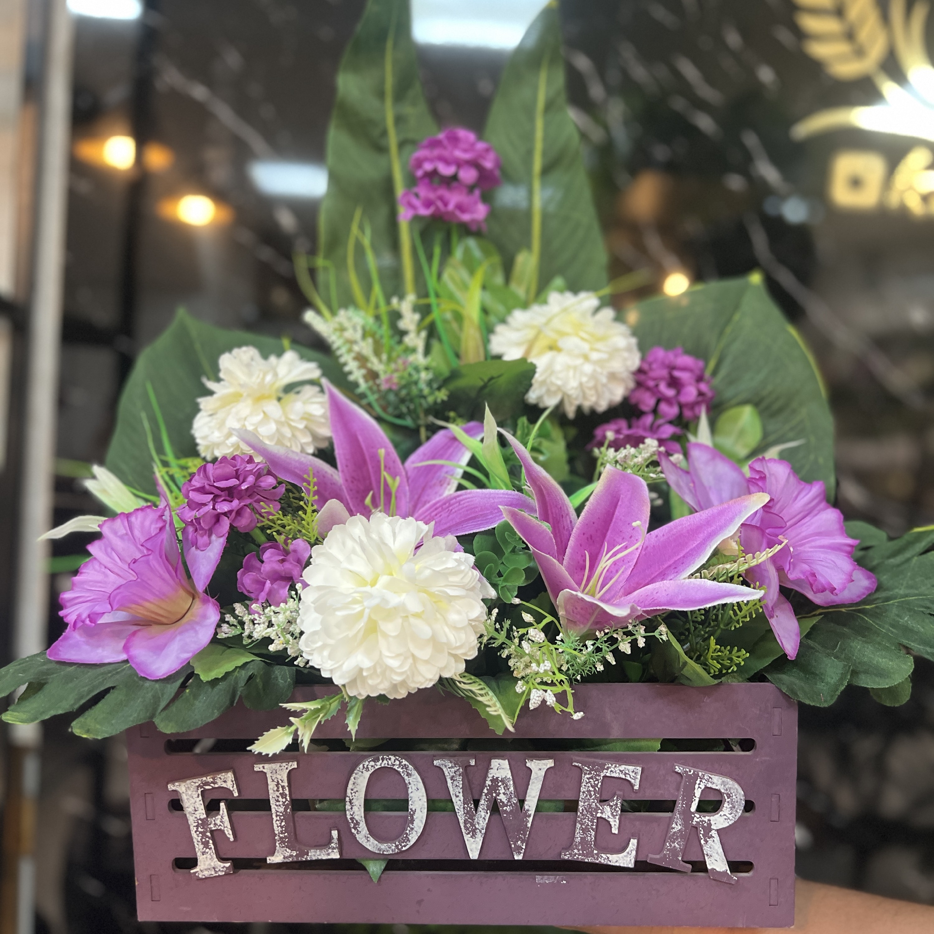 باکس گل مصنوعی با گل درشت