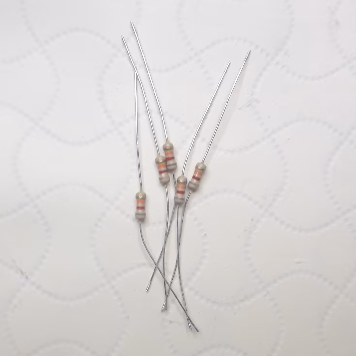 مقاومت الکتریکی 82 کیلو اهم بسته 10 عددی