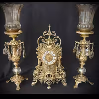 ساعت و شمعدان برنز