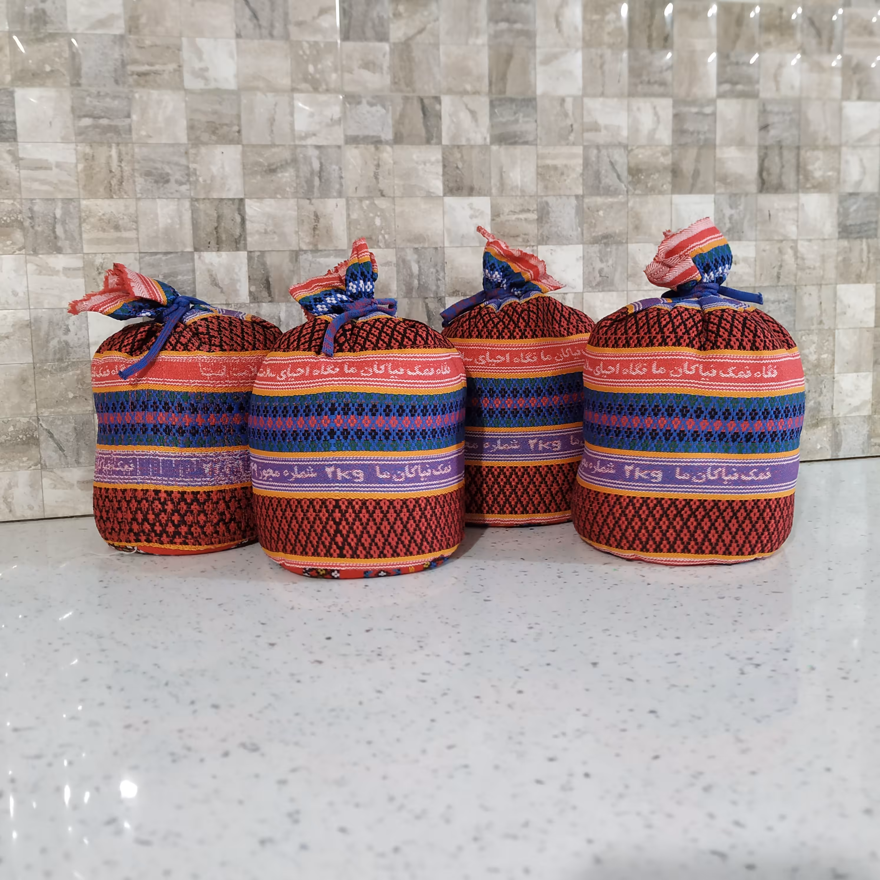 پک (4) عددی نمک طبیعی دریا، ((مورد تأیید دکتر روازاده))، بسته های دو کیلویی (پس کرایه)