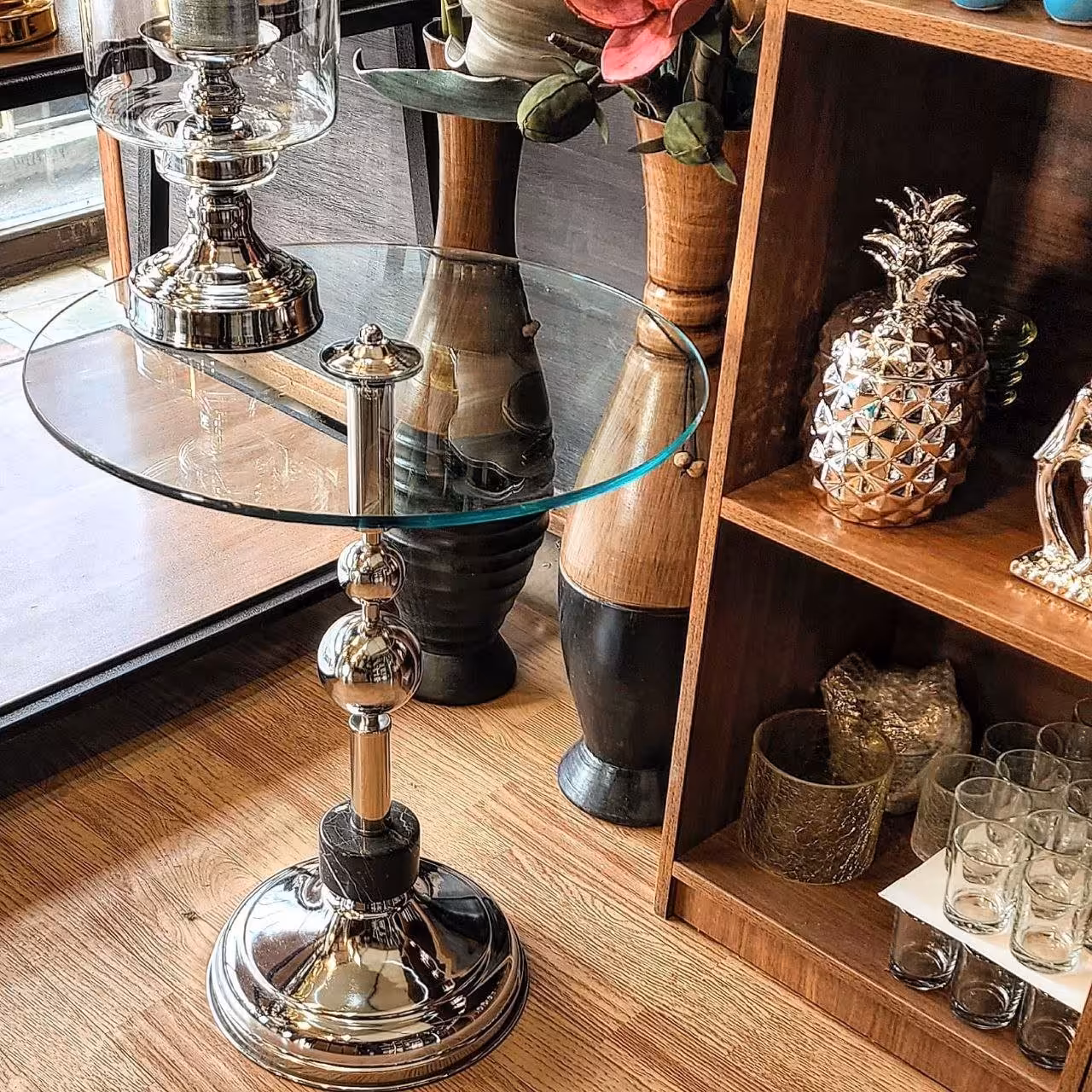 میز کنار سالنی زیبا