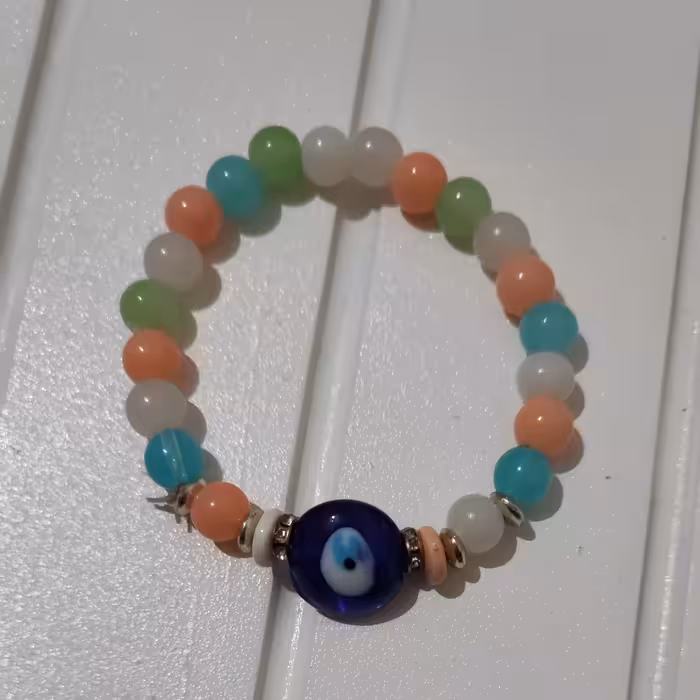 دستبند سنگ دار با مهره چشم قربانی حالت کشی