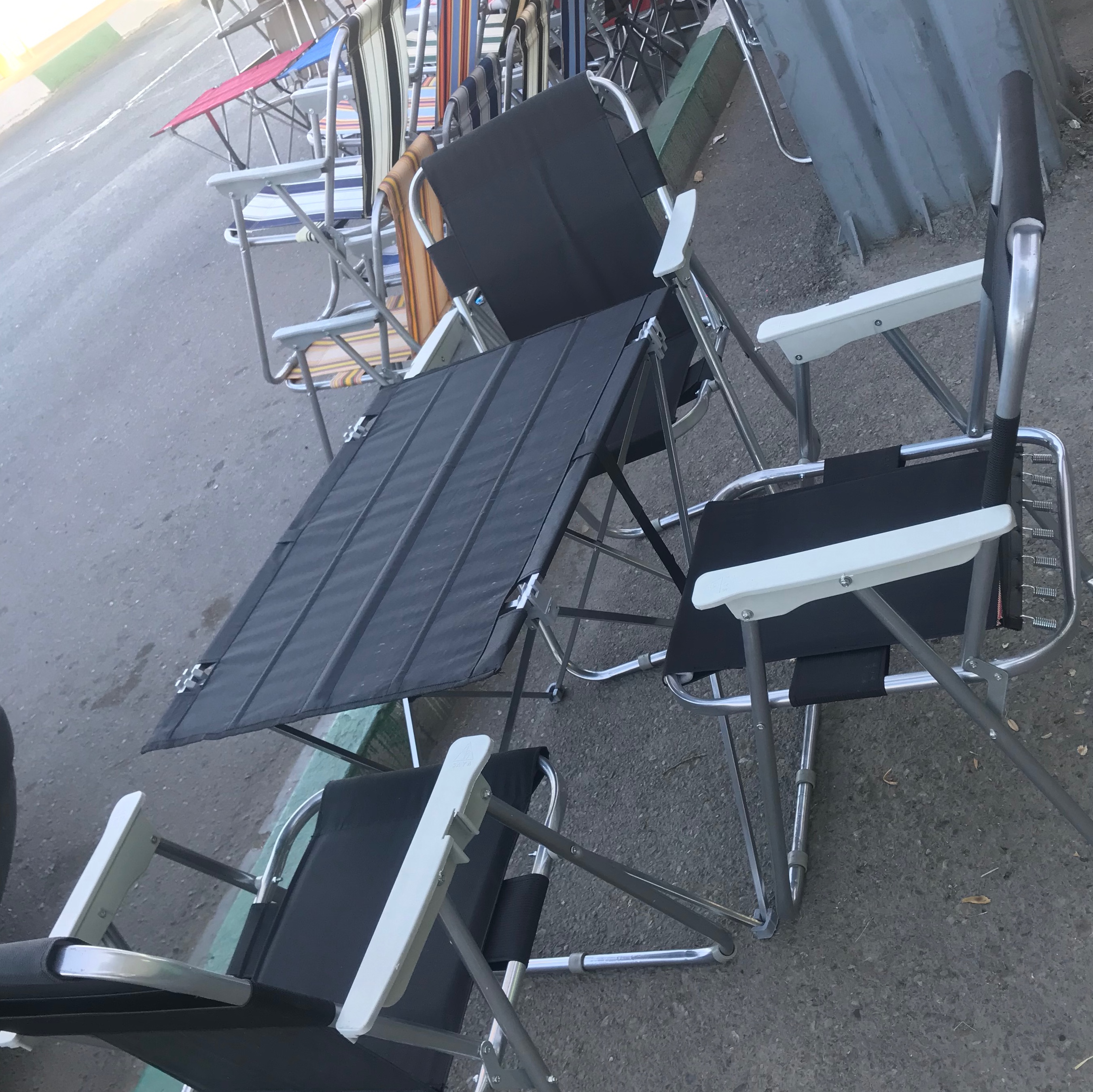 صندلی مسافرتی تاشو هفت فنره همراه با میز