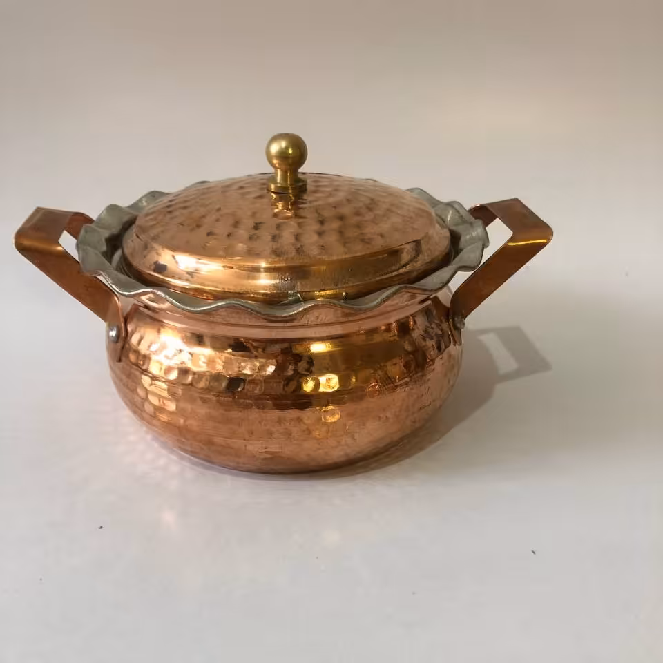 دیگچه مسی نوازدی چکشی در سه سایز دارای درب مسی سایز 1