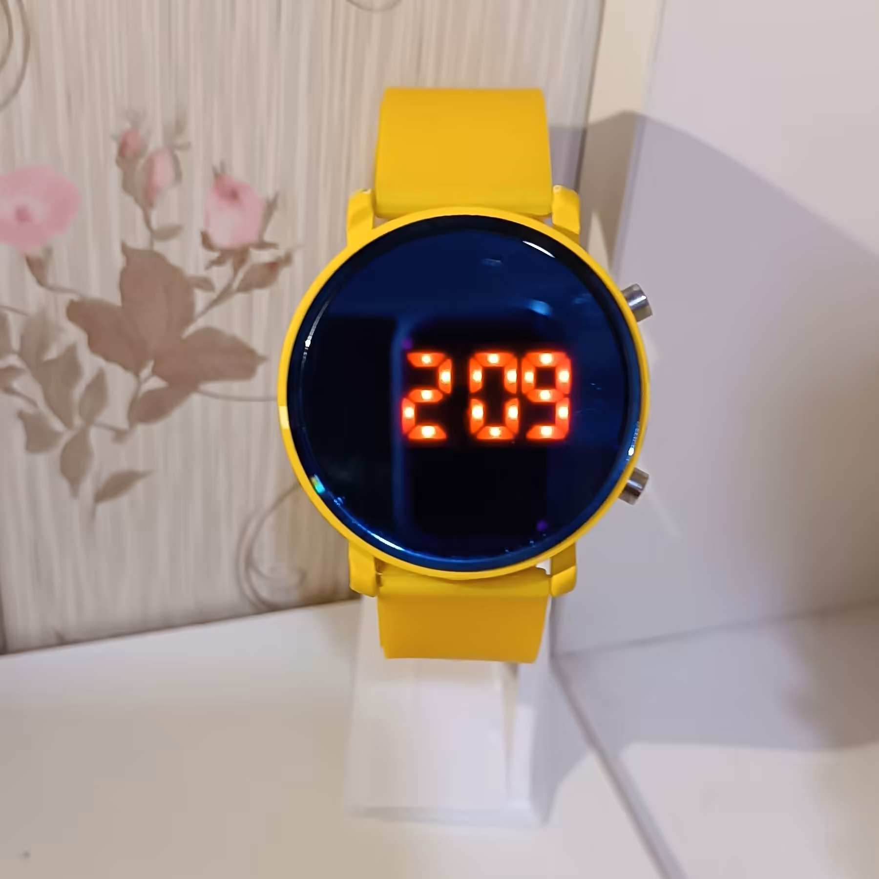ساعت مچی اسپرت کامپیوتری بند سیلیکونی صفحه دایره کیفیت مناسب زرد  (کد86)