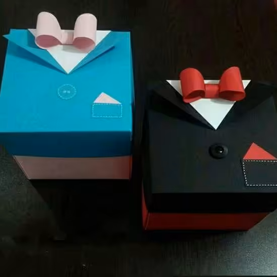 باکس کادوی مربع شکل طرح پوشاگ آقایان،مناسب برای هدیه به آقایان،همسران و پدران