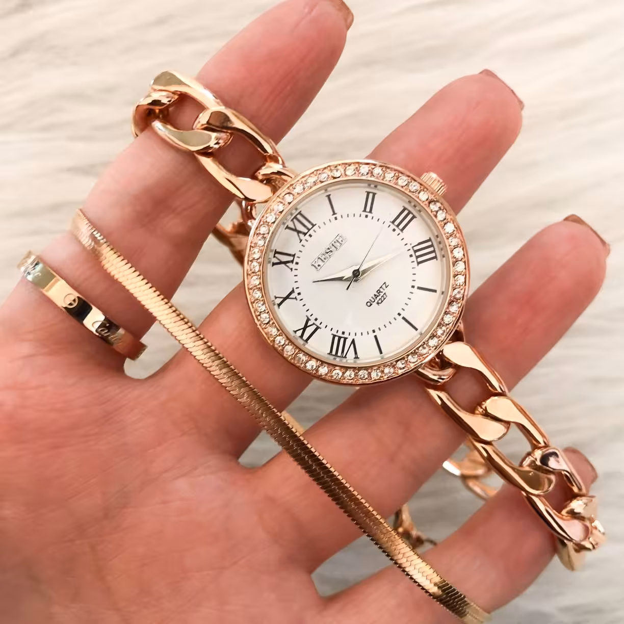 ساعت زنانه بادستبند  طرح کارتیر